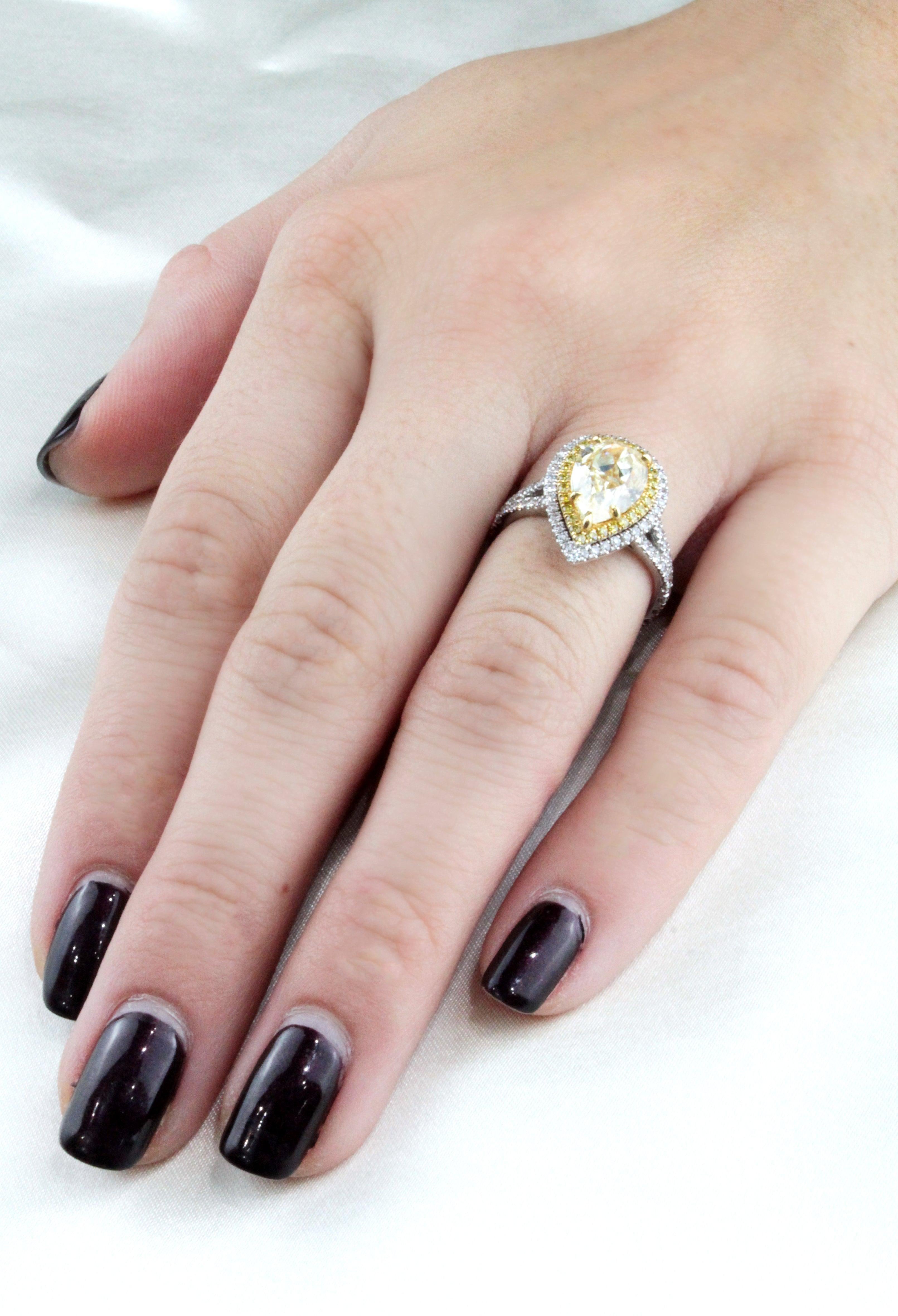 Contemporary Gregg Ruth Yellow Pear Diamond Ring For Sale