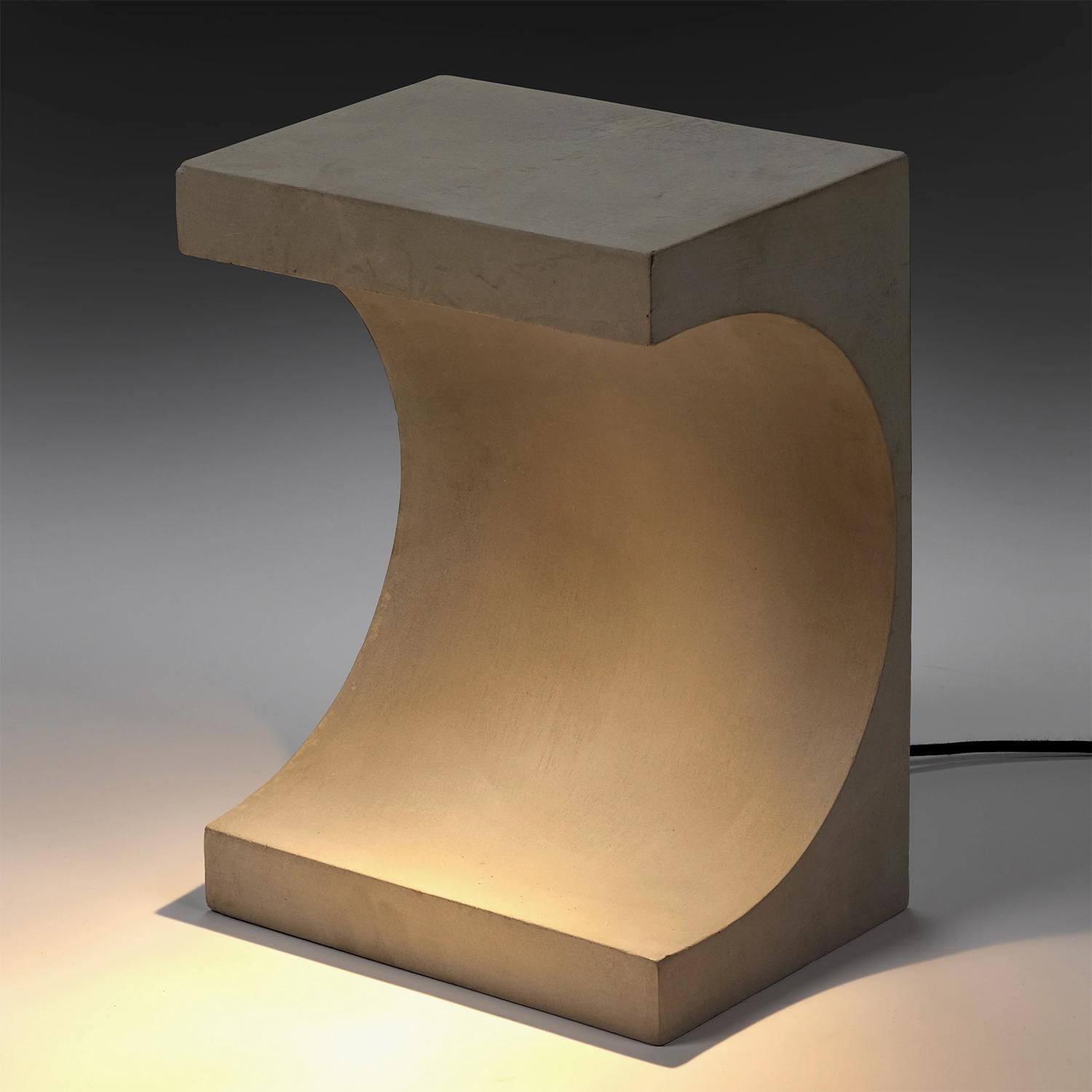 Side table Gregor with all structure in concrete including
a light under the table top with 1 bulb (interchangeable)
Cable length m 2 METER.
Max. Voltage 240 VOLT.
Max. Wattage 5 WATT.
Bulb not included.
