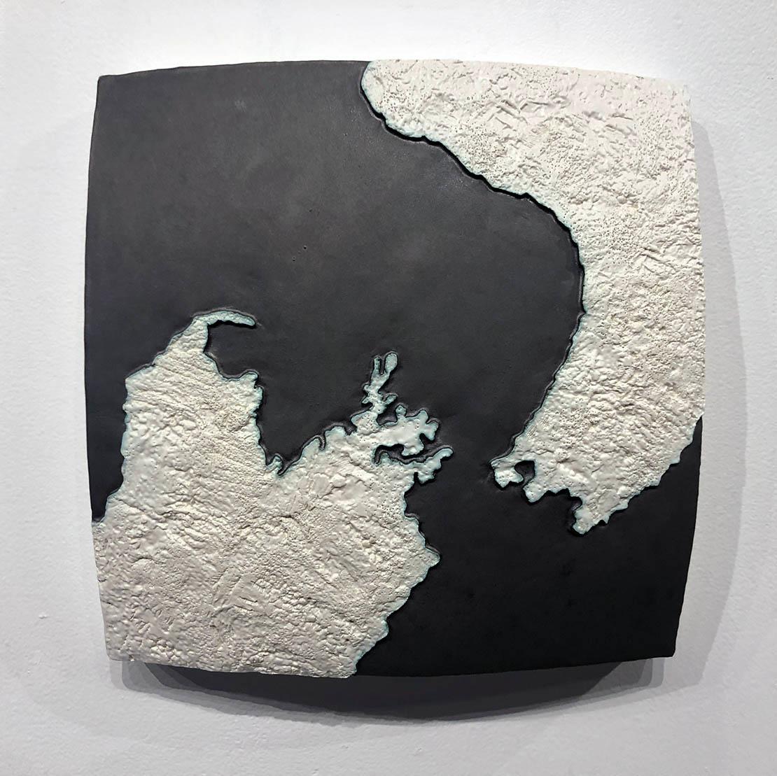 "Choke II: Cook Strait (North & South Island, New Zealand)" - ceramic - map - Sculpture by Gregor Turk