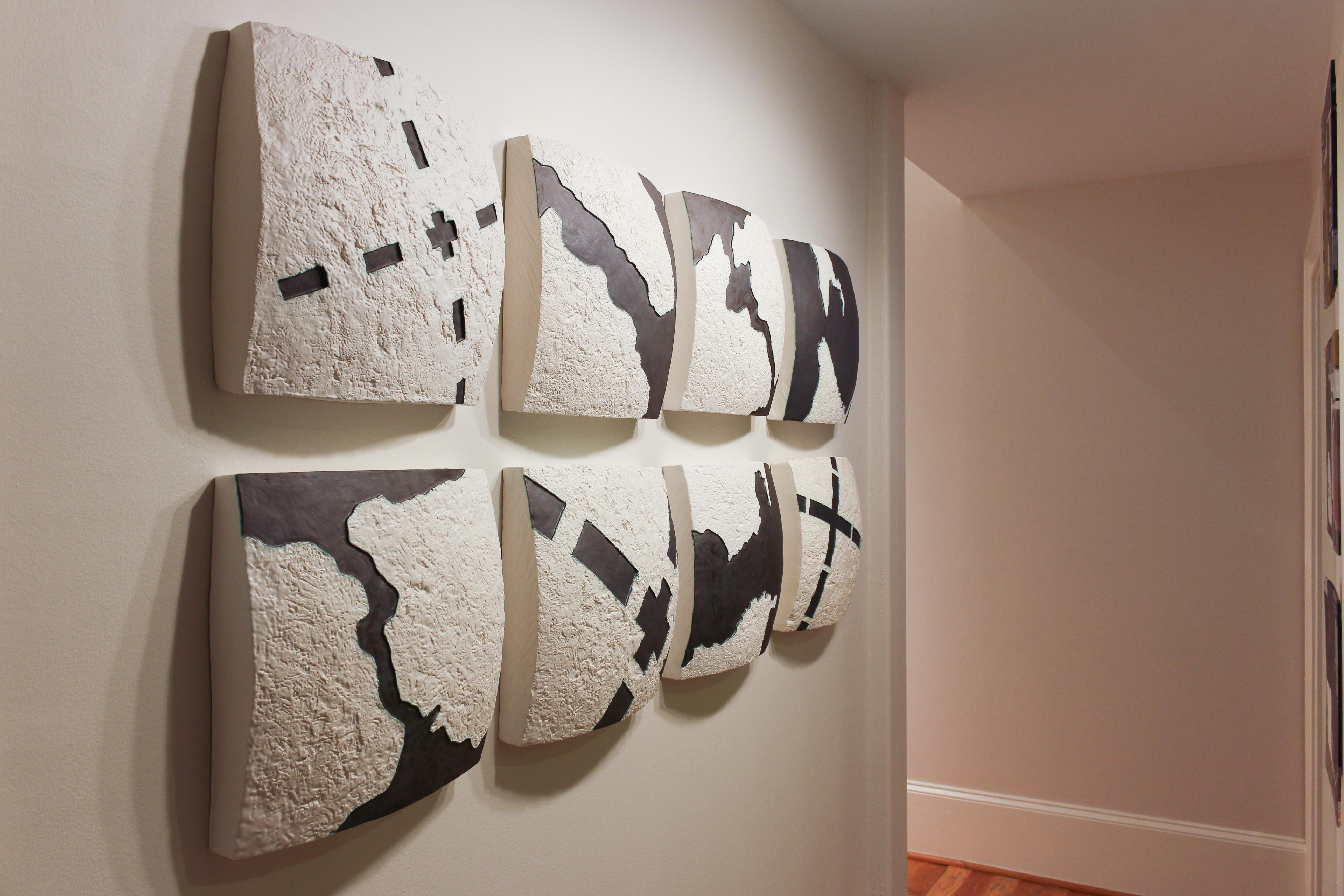 Gregor Turk, autoproclamatosi topofilo, è noto per le sue sculture in ceramica, la fotografia, le costruzioni a tecnica mista e varie installazioni d'arte pubblica, la più recente delle quali è stata realizzata presso la Metropolitan Library di