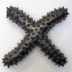 ""Here #4" - sculpture en céramique - X - marqueur de terre - carte - Louise Bourgeois