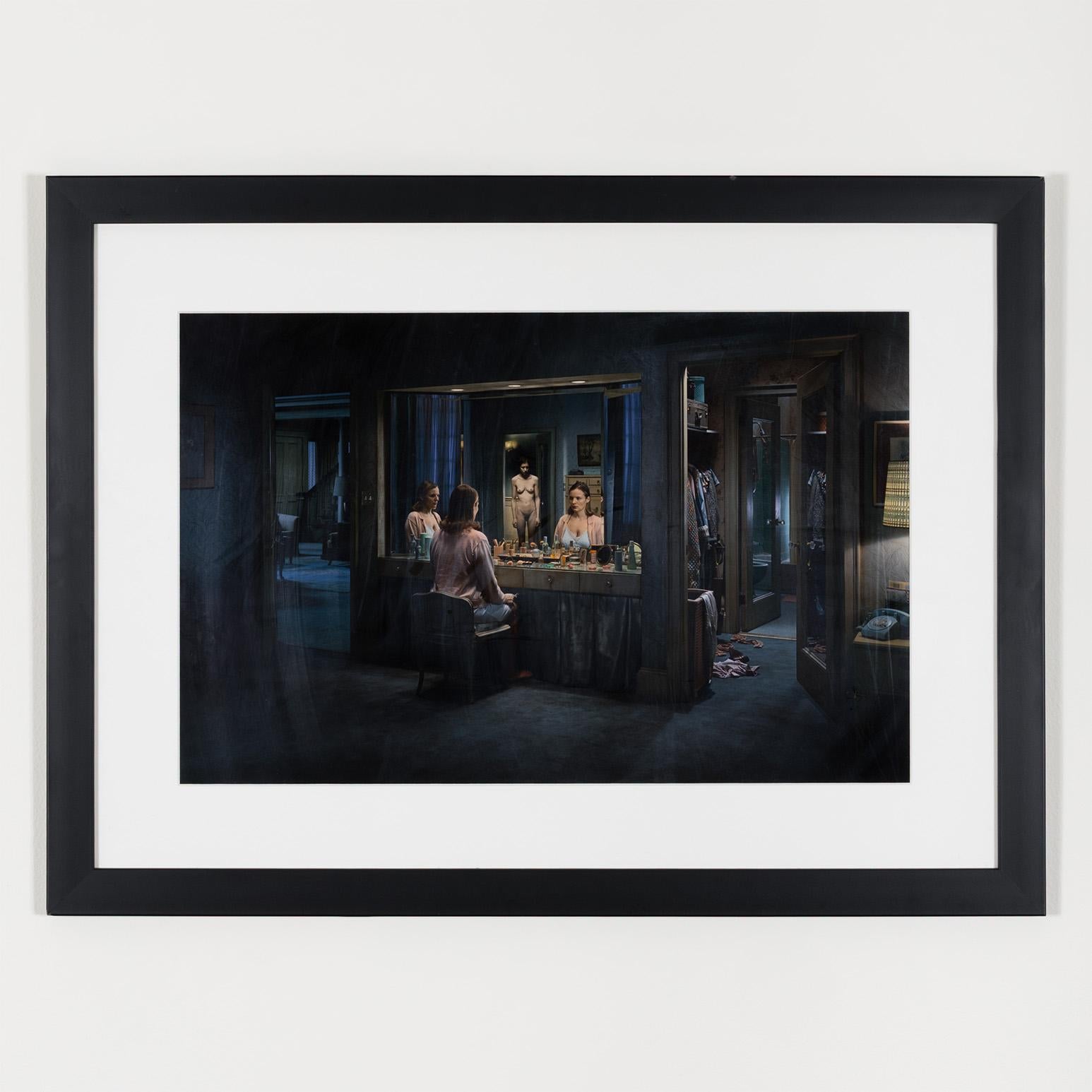 Figurative Photograph Gregory Crewdson - Sans titre (Vanité)