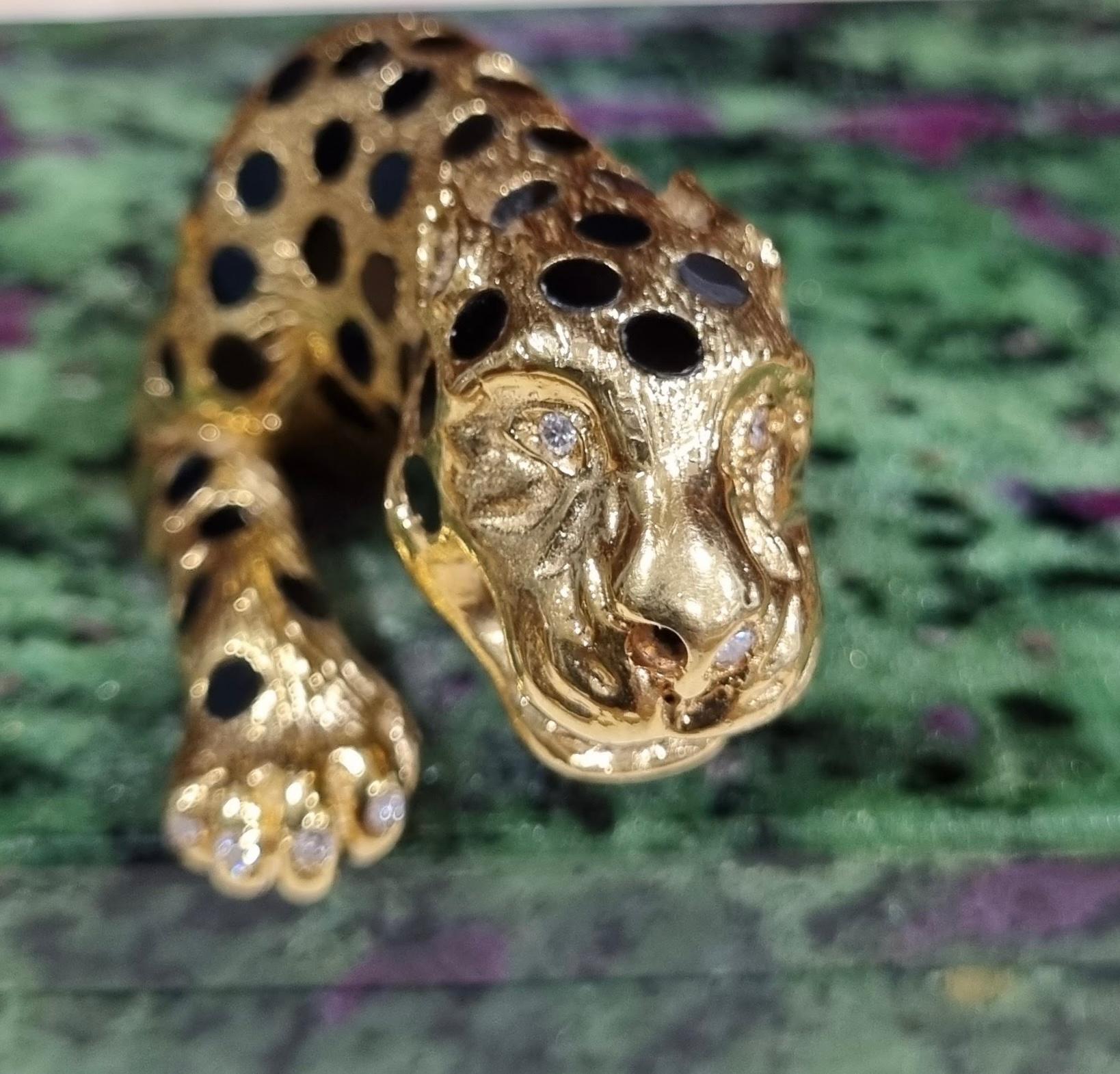 Brilliant Cut Gregory Gold & Onyx Panther in anyolite rubi jewelry box For Sale