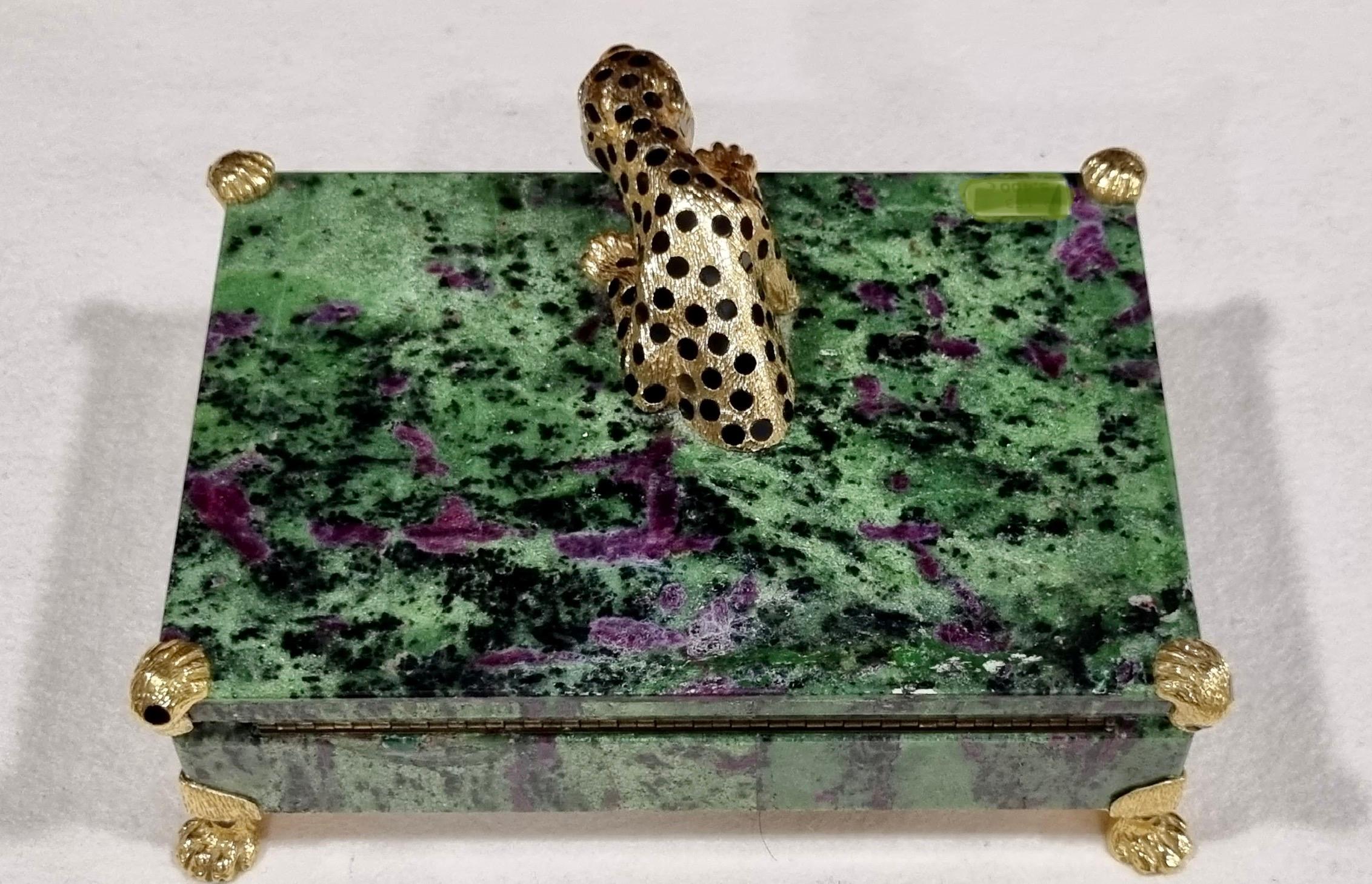 Women's or Men's Gregory Gold & Onyx Panther in anyolite rubi jewelry box For Sale