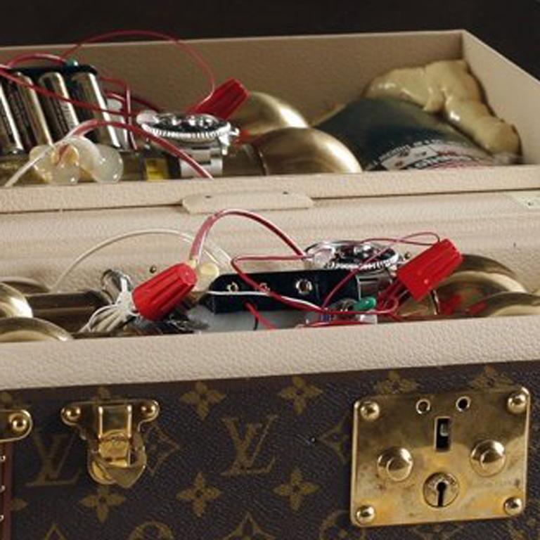 Louis Vuitton, Vanity Case Mock - Bomb - Contemporain Sculpture par Gregory Green