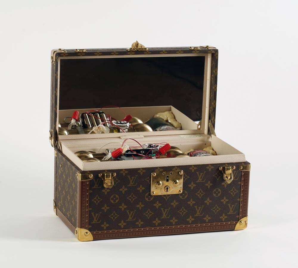 Louis Vuitton, Mock Vanity Case Bomb