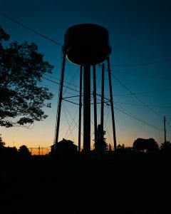 Wasserturm, Sonnenuntergang, Omaha, NE, 2005-2018 - Gregory Halpern