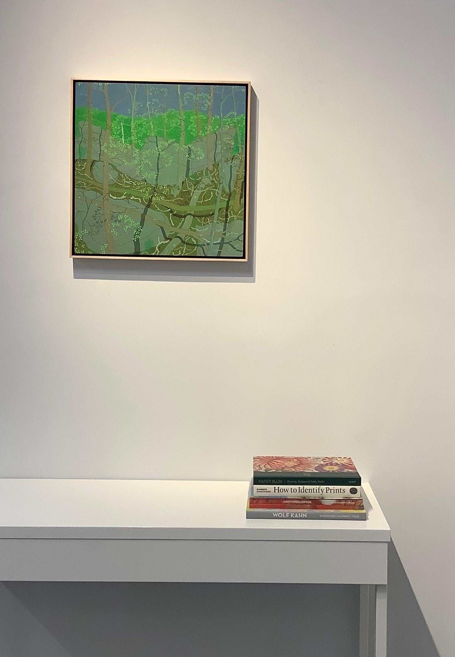 April Grüner Wyatt-Gebirge, Frühlingswald, Virginia-Landschaft, Grüne Bäume, Grau (Zeitgenössisch), Painting, von Gregory Hennen