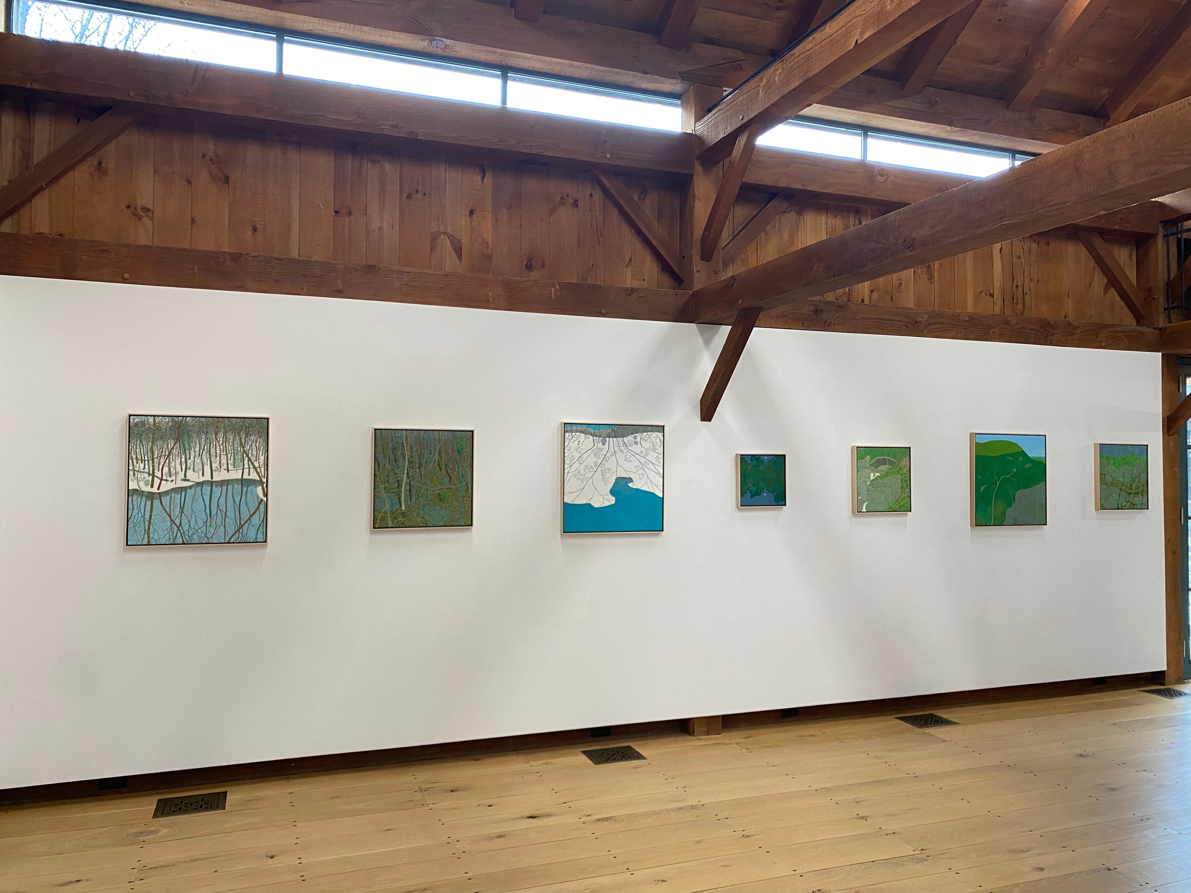 Agosto Cascade Wyatt Mountain - Alberi verdi, rocce grigie, foresta della Virginia, 2020 - Painting di Gregory Hennen