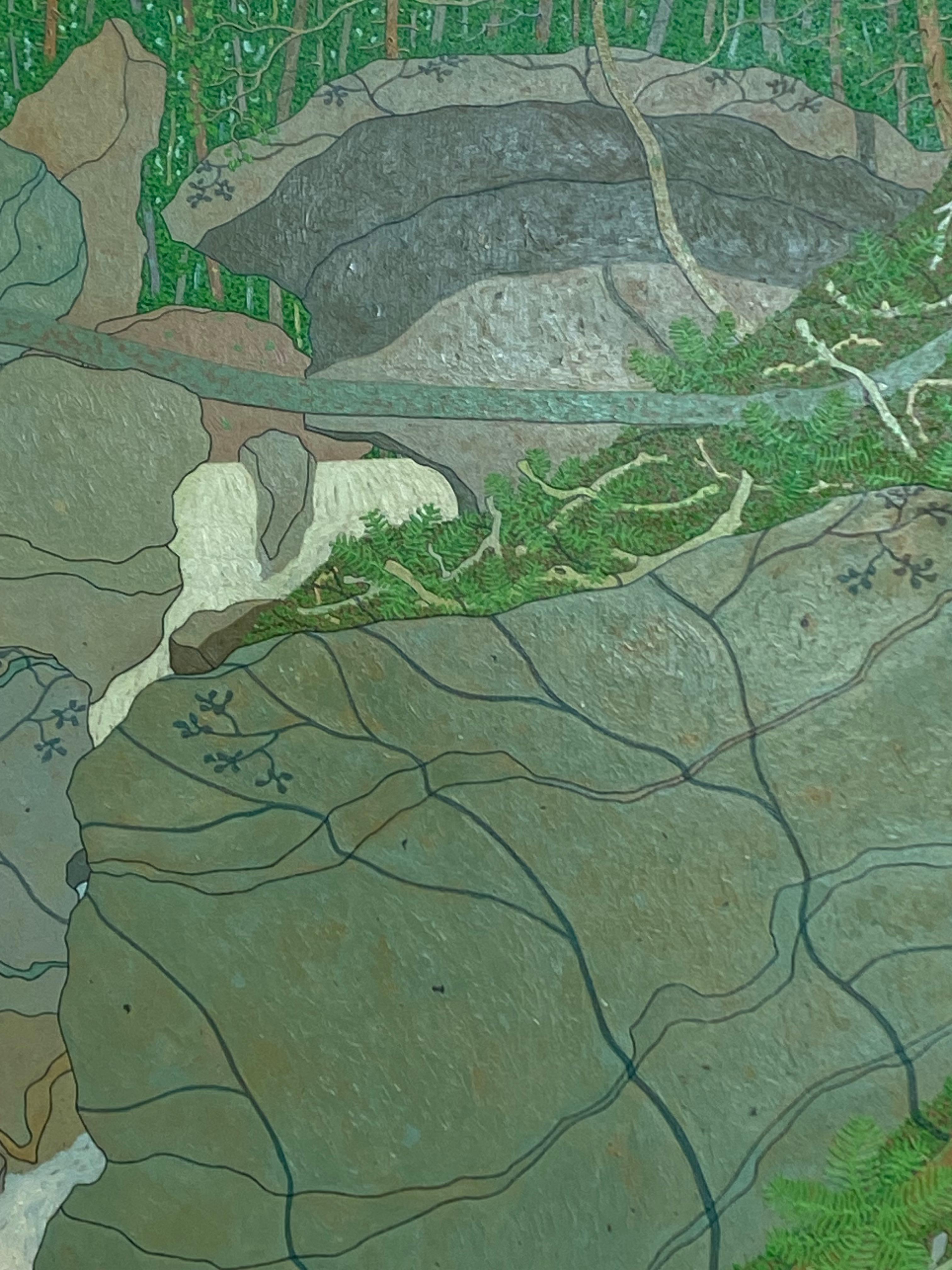 La foresta fittamente alberata della casa di Hennen in Virginia è il soggetto di questo ricco e dettagliato dipinto a olio contemporaneo su pannello. Le numerose sfumature di verde del fogliame, i tronchi d'albero marrone chiaro e beige e i morbidi