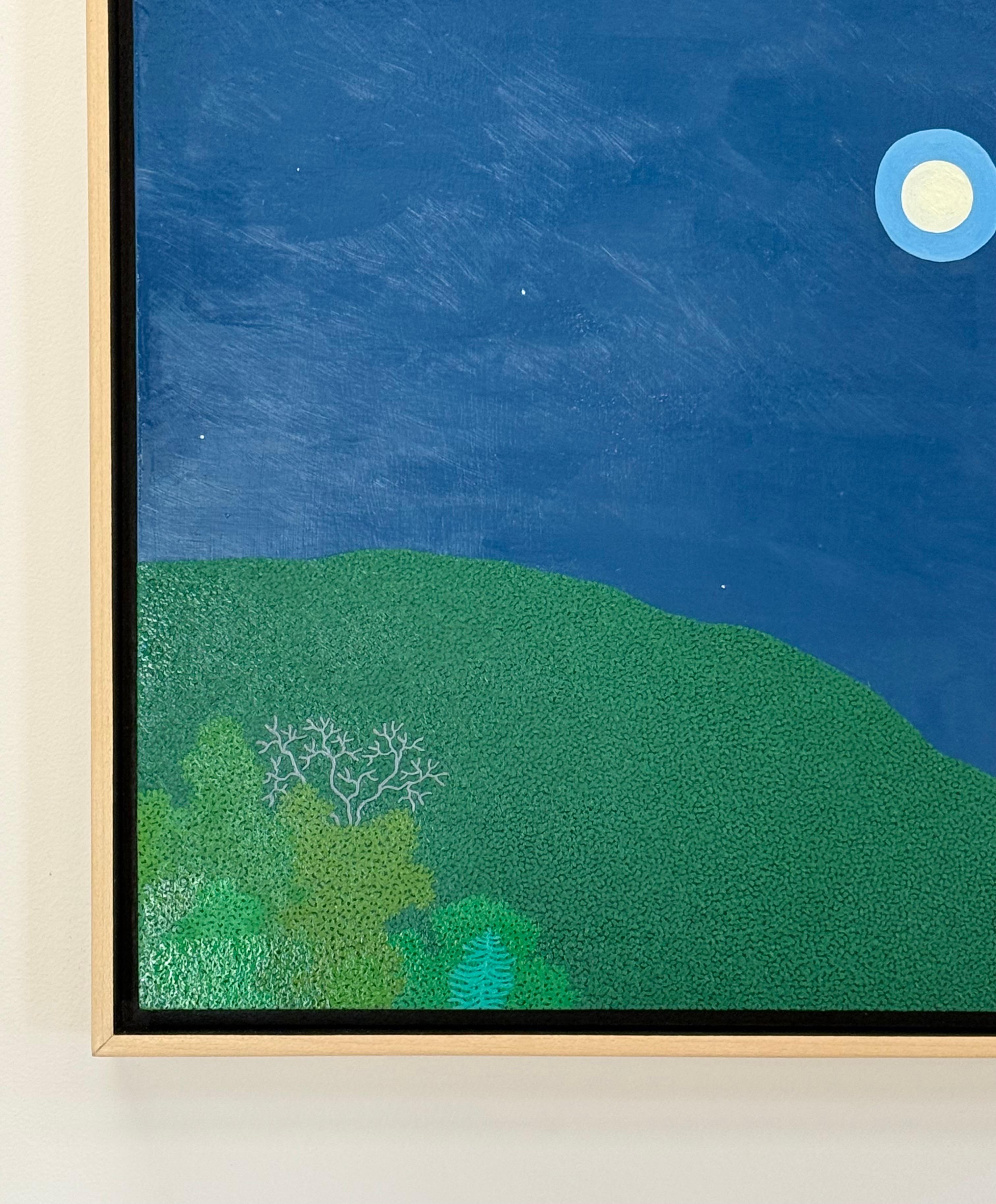 Le ciel nocturne au-dessus de la forêt dense de la maison de Hennen à Wyatt Mountain, en Virginie, est le sujet de ce paysage contemporain riche et très détaillé peint à l'huile sur panneau au mois de mai. Un bosquet verdoyant d'arbres dans les tons