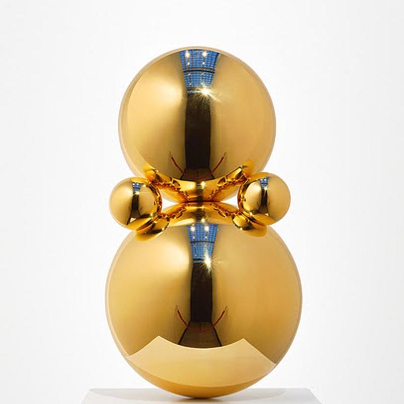 GREGORY OREKHOV
Little Gold Agatha 
2017
Mirror polished stainless steel gold plated
45 × 25 × 25 cm (edition of 8 + 3 APs)

GREGORY OREKHOV
Gregory Orekhov was born in 1976 in Moscow in the family of the sculptor, People’s artist of the