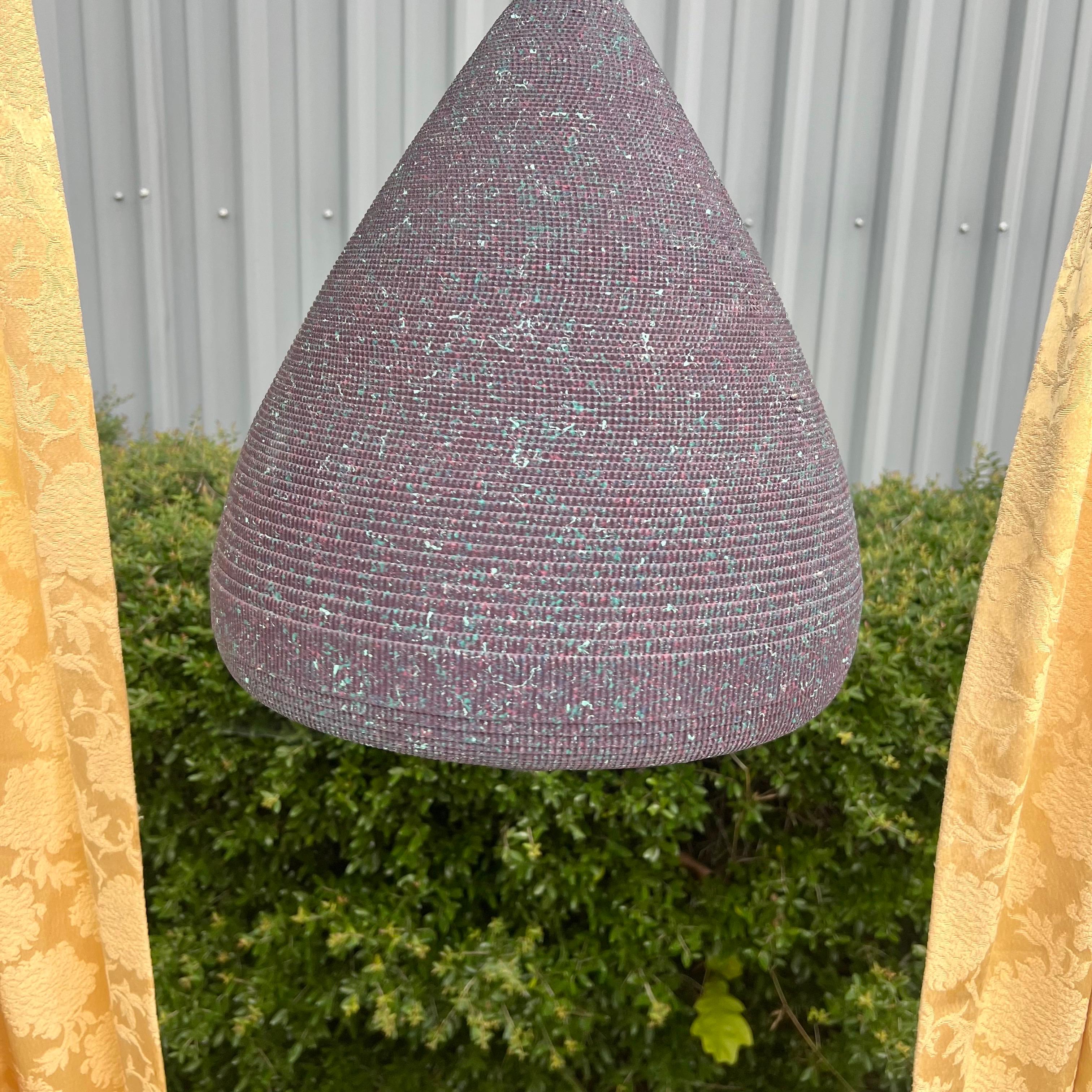 Mid-Century moderno Gregory A van Pelt Attributed Beehive Cartone ondulato Splatter Lampada a sospensione in vendita