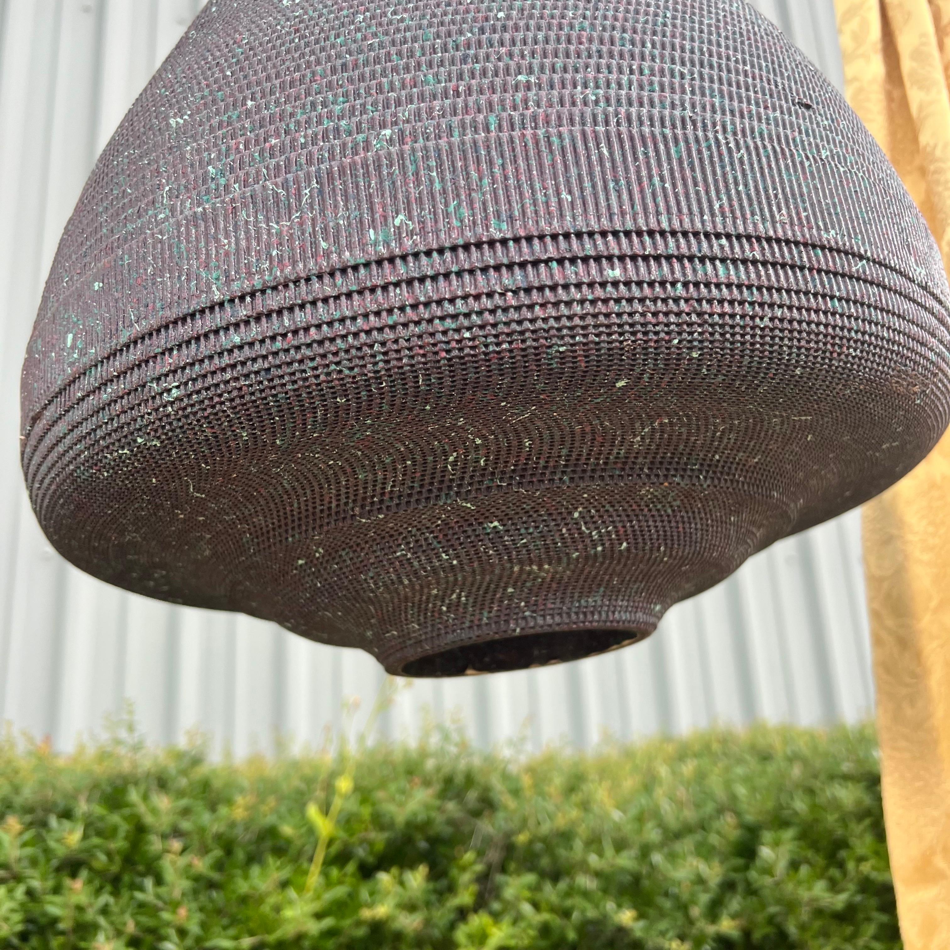 Americano Gregory A van Pelt Attributed Beehive Cartone ondulato Splatter Lampada a sospensione in vendita