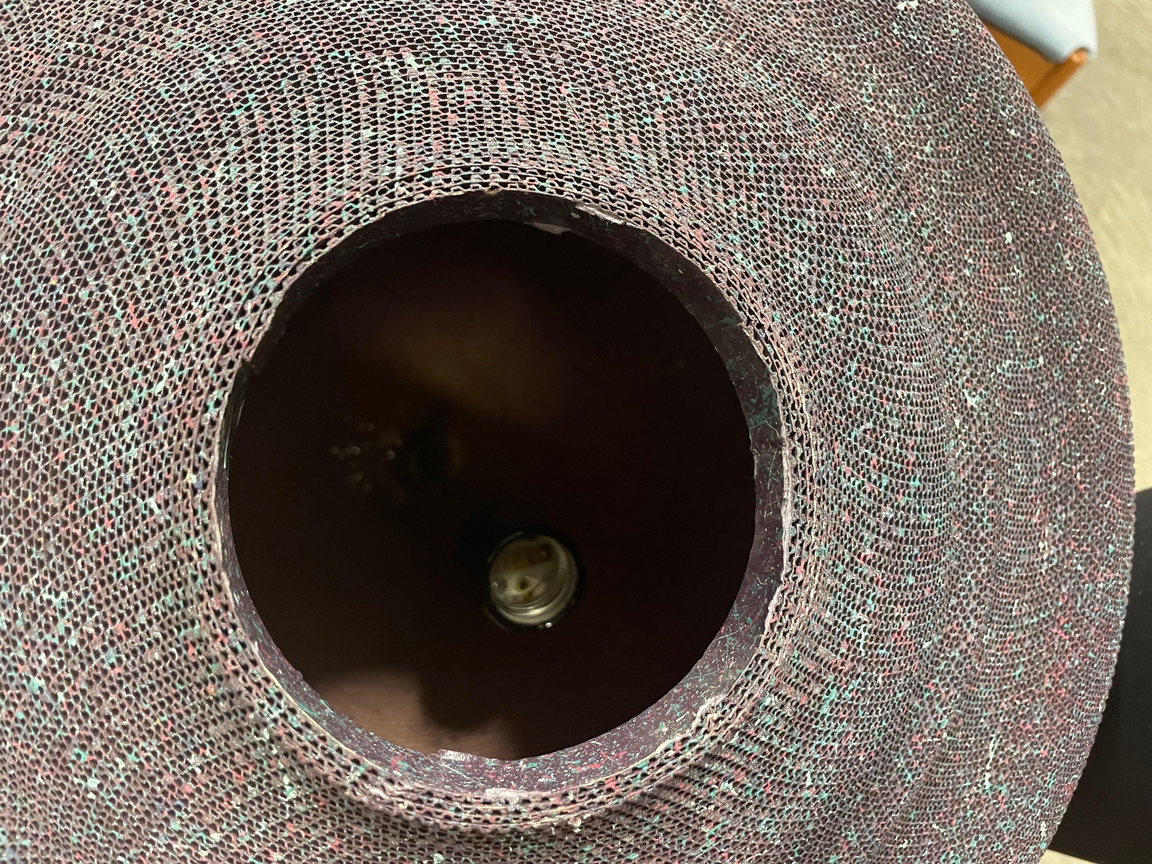 Fine XX secolo Gregory A van Pelt Attributed Beehive Cartone ondulato Splatter Lampada a sospensione in vendita