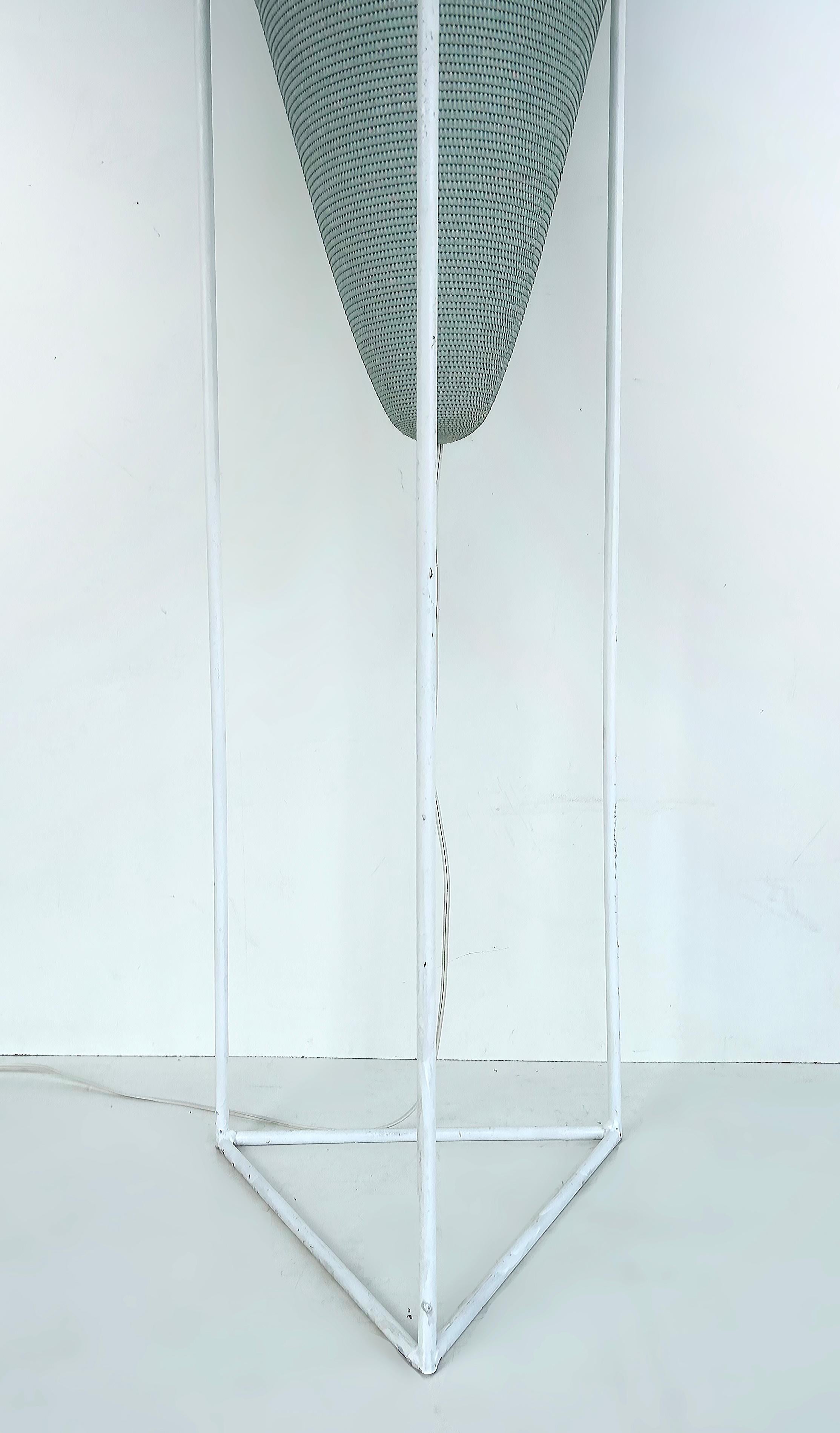 American  Gregory Van Pelt Flute Chicago Floor Lamp in Corrugated Cardboard For Sale