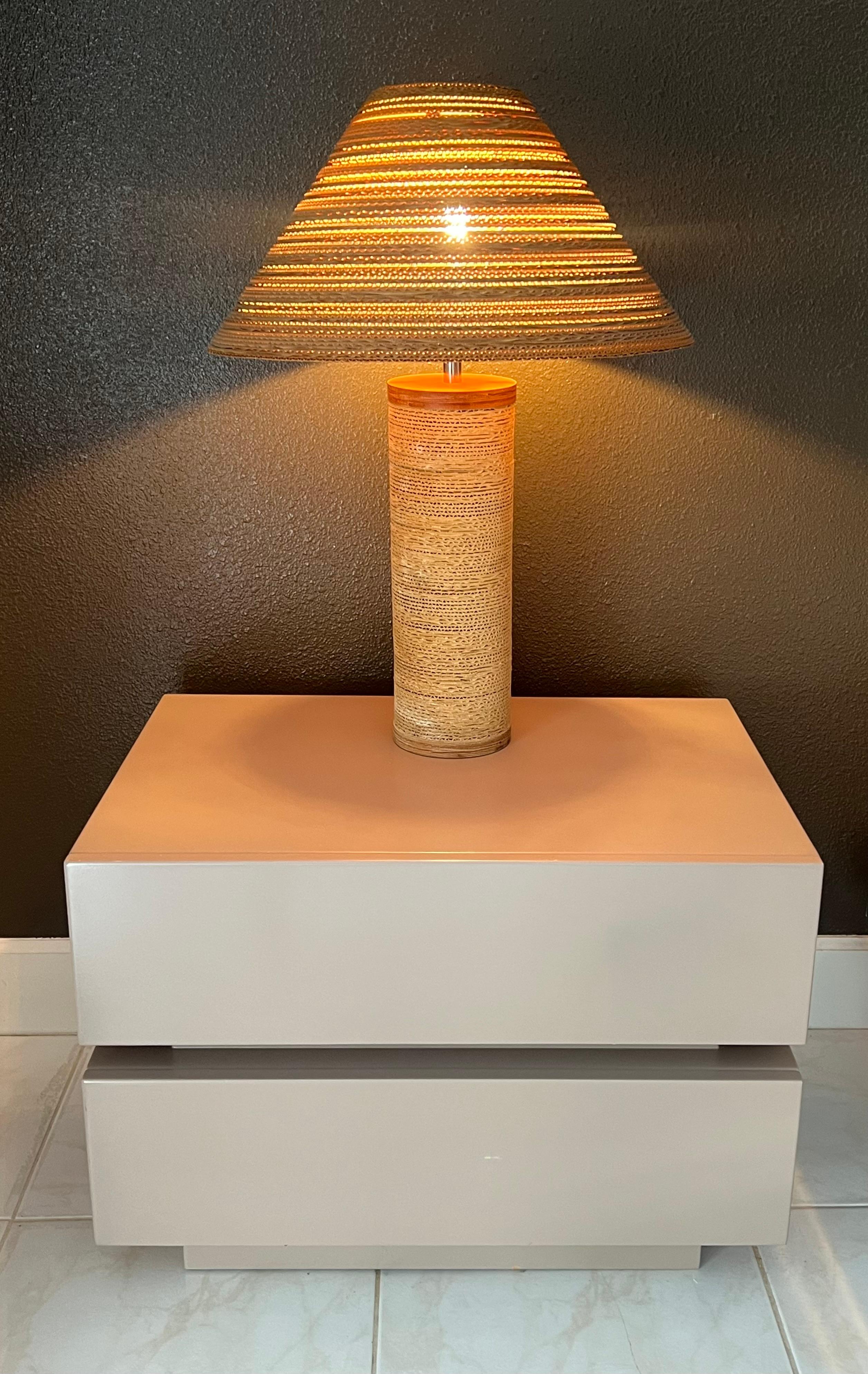 Fait main Gregory Van Pelt Lampes en carton ondulé stratifié en vente