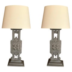 Coppia di lampade da balaustra in legno intagliato con paralumi, Belgio, anni '20, colore greige