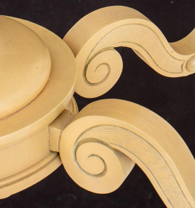 Lampadario a sei luci in legno decorato Greige in vendita 1