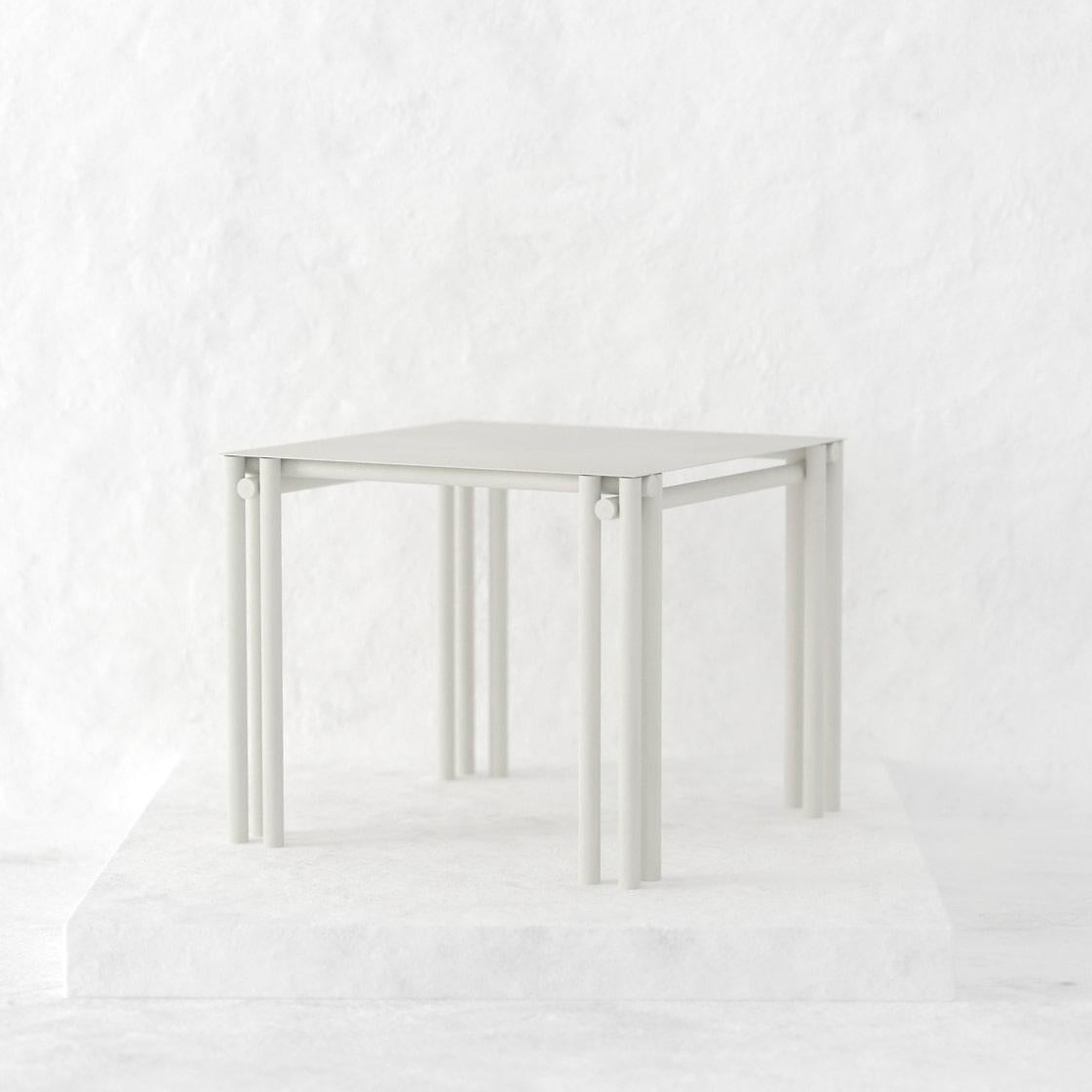 Moderne Table à manger carrée Dolmen grise en vente