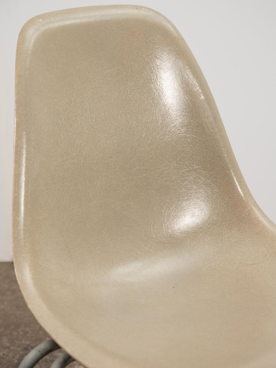 Greige Light Grey Eames for Herman Miller Vintage 1960s Fiberglass Shell Chairs In Good Condition For Sale In Brooklyn, NY