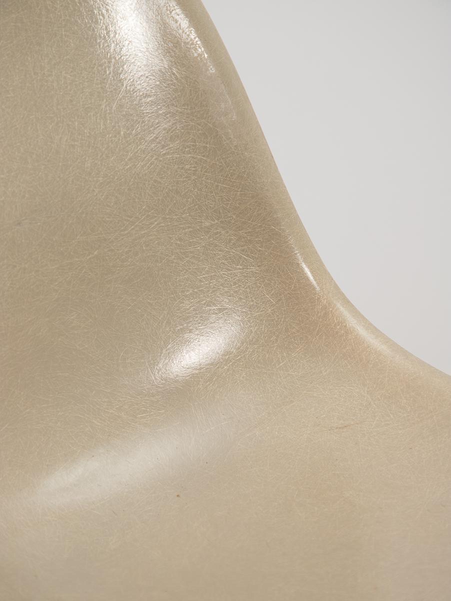 Mid-20th Century Greige Light Grey Eames for Herman Miller Vintage 1960s Fiberglass Shell Chairs For Sale