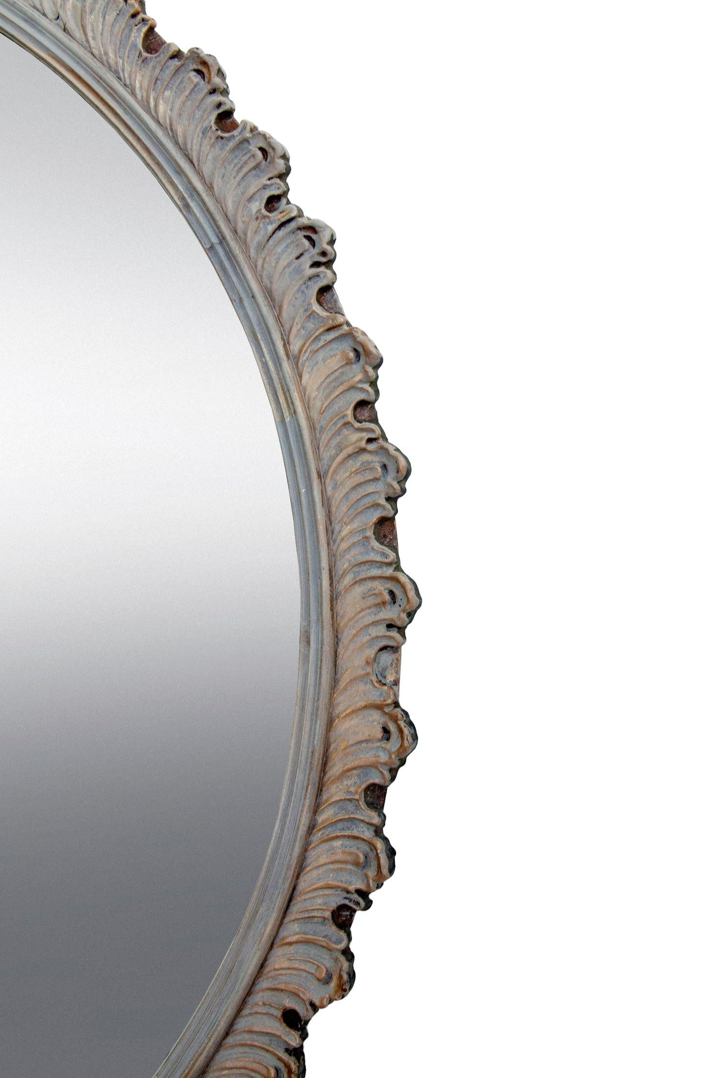 Greige Round Gessoed Wood Mirror Accented in Gold In Good Condition For Sale In Malibu, CA