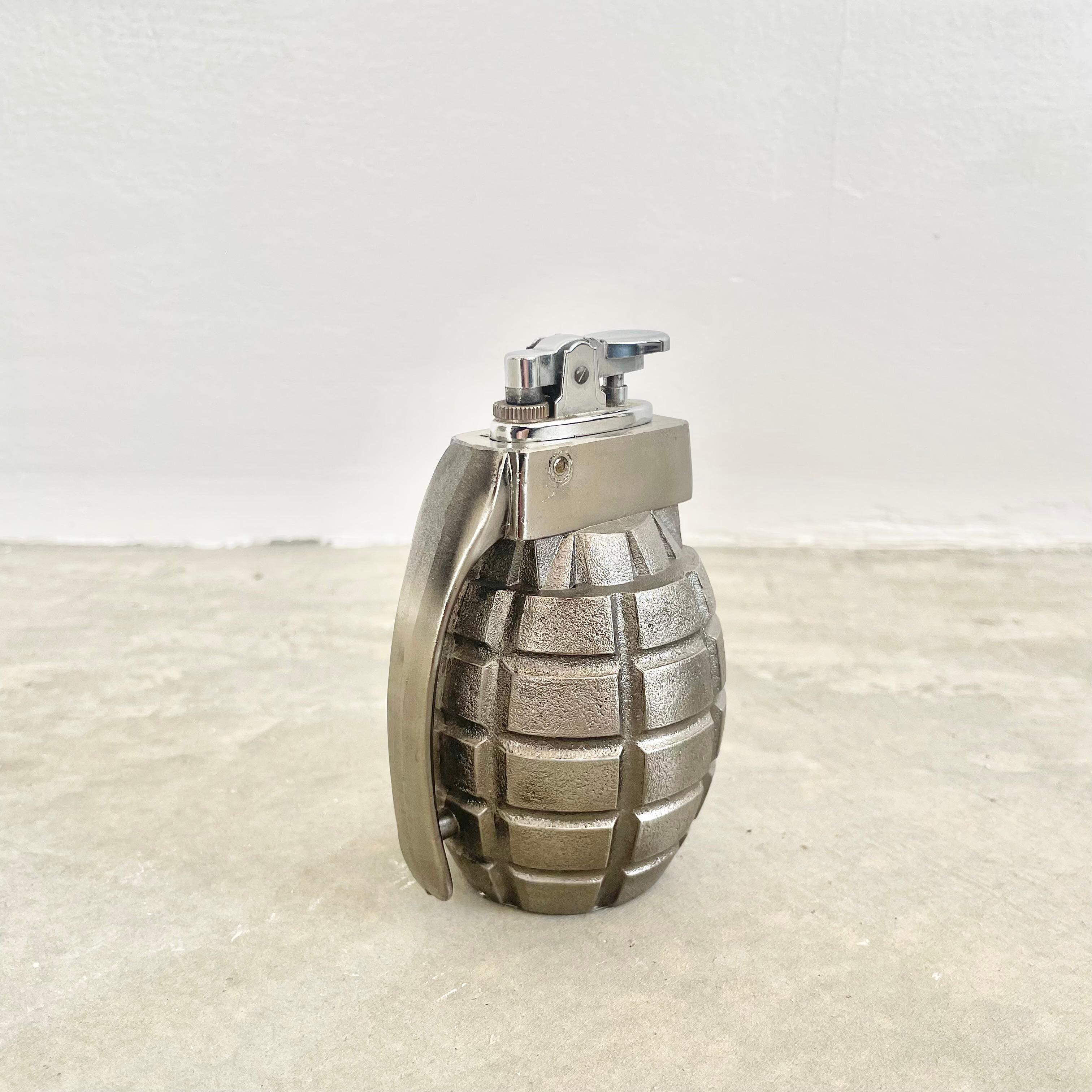 Grenade-Leuchter, Japan, 1980er-Jahre im Zustand „Gut“ im Angebot in Los Angeles, CA