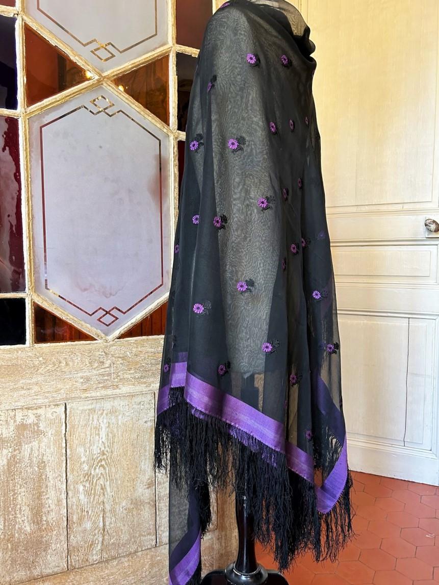 Grenadine silk shawl with brocaded purplish flowers - France Circa 1860 7