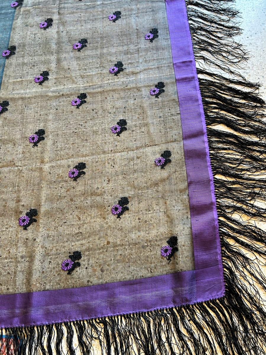 Grenadine silk shawl with brocaded purplish flowers - France Circa 1860 In Good Condition In Toulon, FR