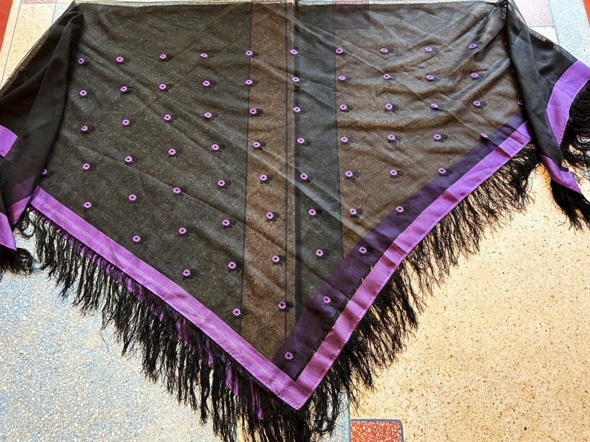 Grenadine silk shawl with brocaded purplish flowers - France Circa 1860 1