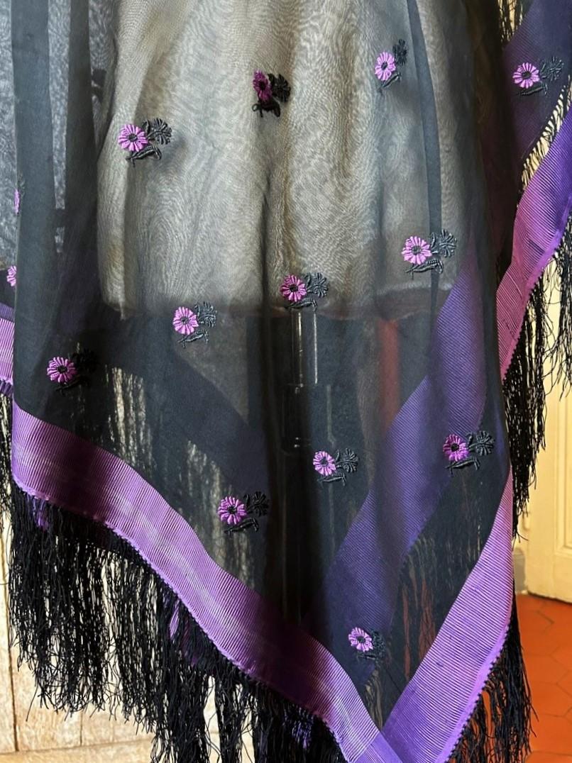 Grenadine silk shawl with brocaded purplish flowers - France Circa 1860 3