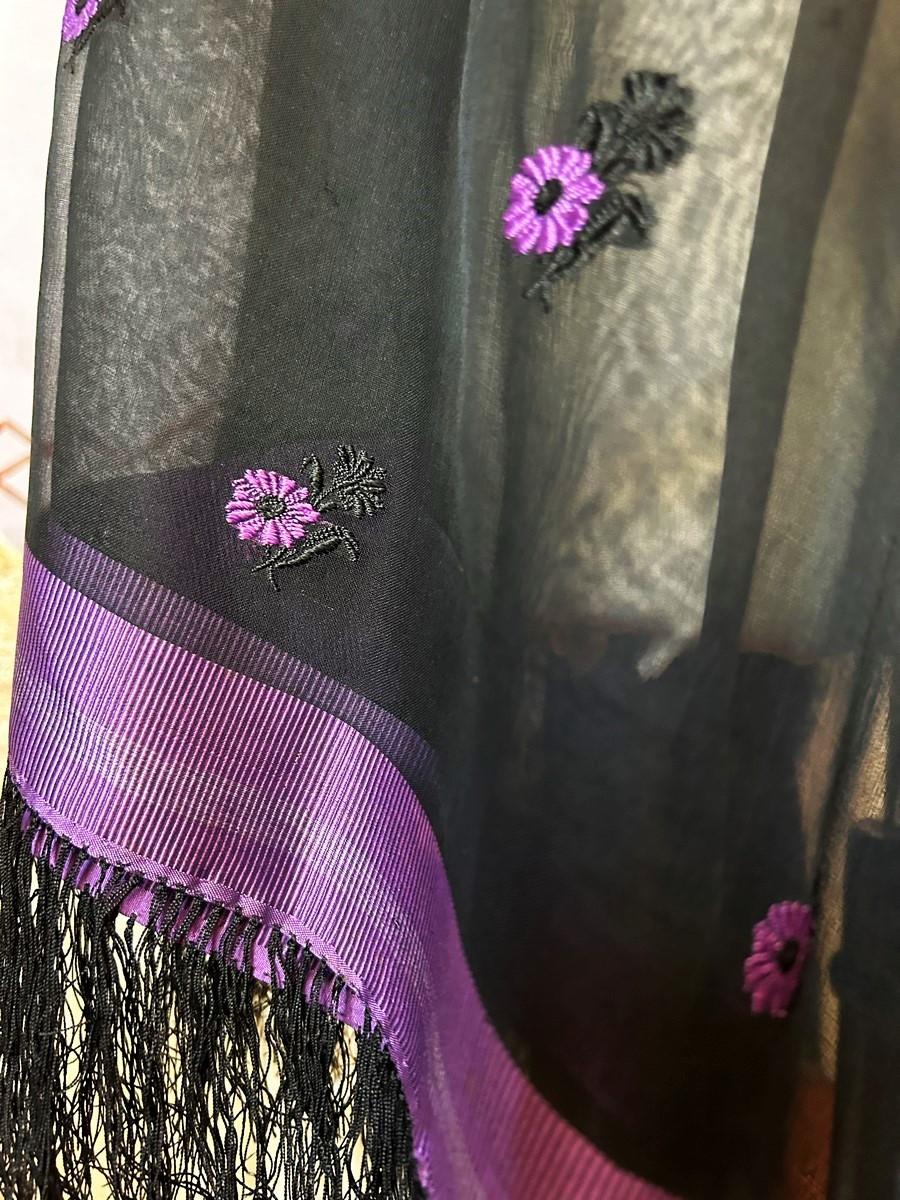Grenadine silk shawl with brocaded purplish flowers - France Circa 1860 4
