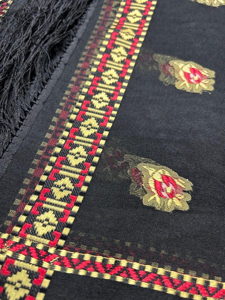 Grenadine silk shawl with red and gold brocaded borders - France Circa 1860 For Sale 7