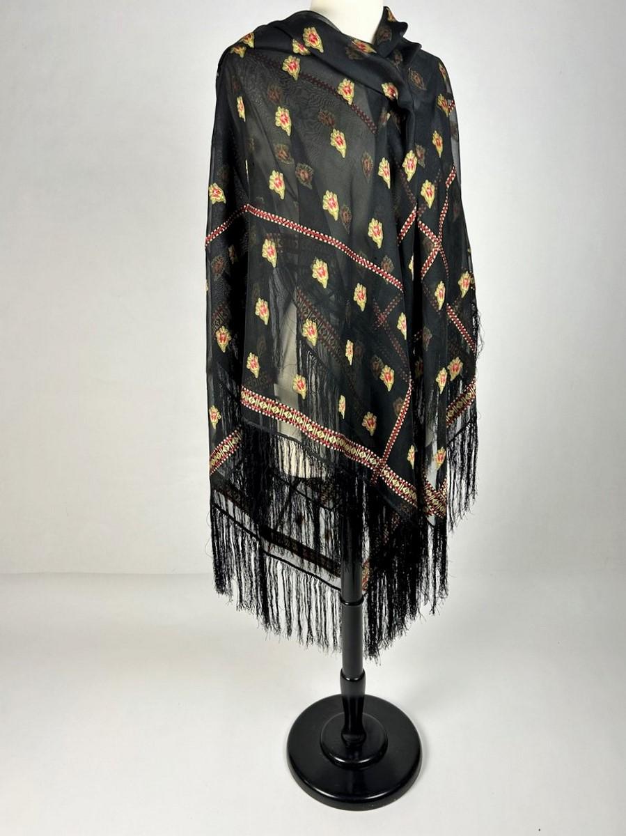 Grenadine silk shawl with red and gold brocaded borders - France Circa 1860 5