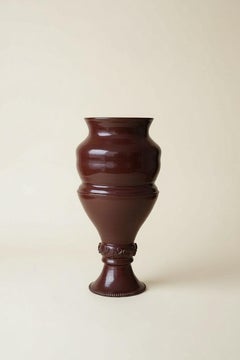 Grenat Foncé Vase V aus glasierter Keramik in tiefem Burgunderrot von Gazar Studio