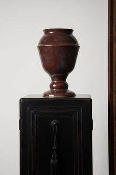 Vaso Grenat Foncé VII in ceramica smaltata color borgogna intenso di Gazar Studio