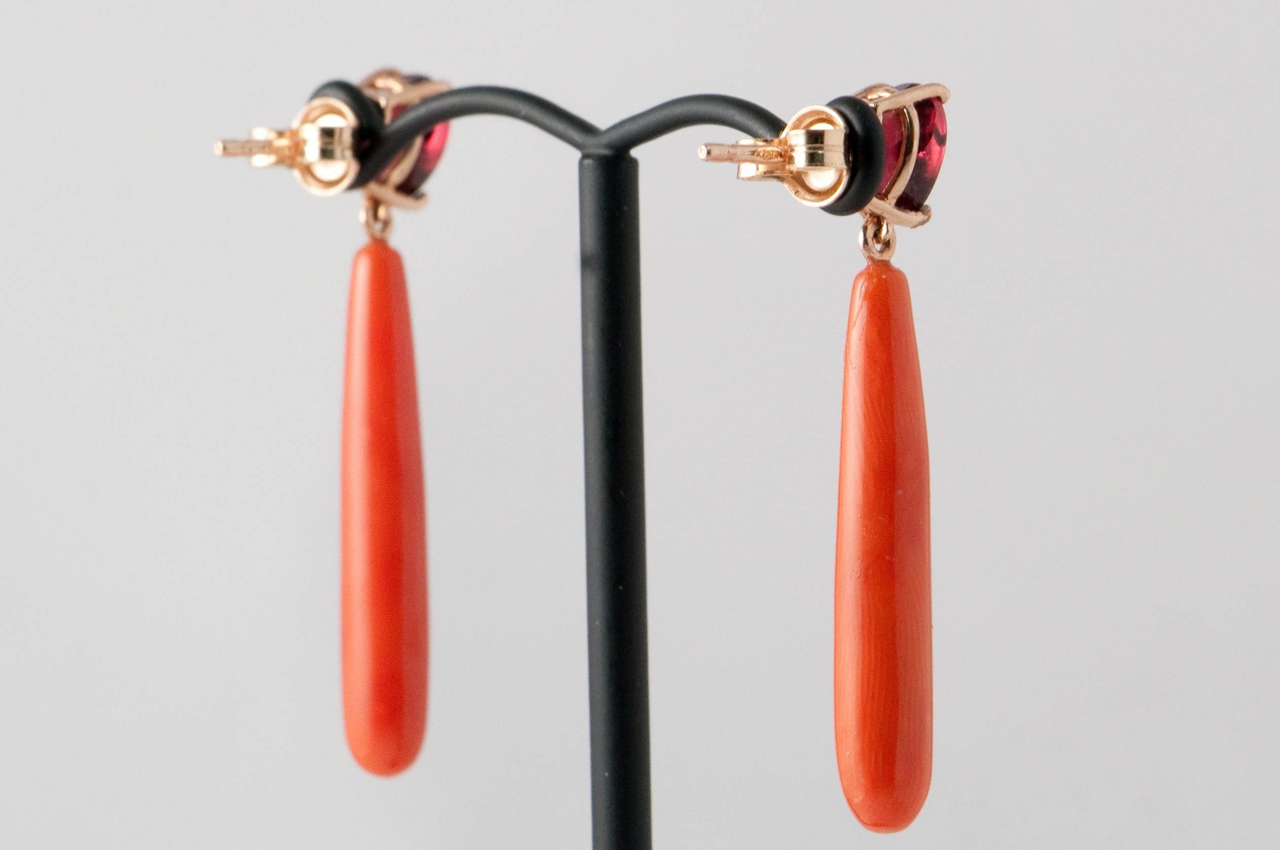 Grenat Rhodolite and Coral on Yellow Gold 18 Carat Chandelier Earrings In New Condition In Vannes, FR