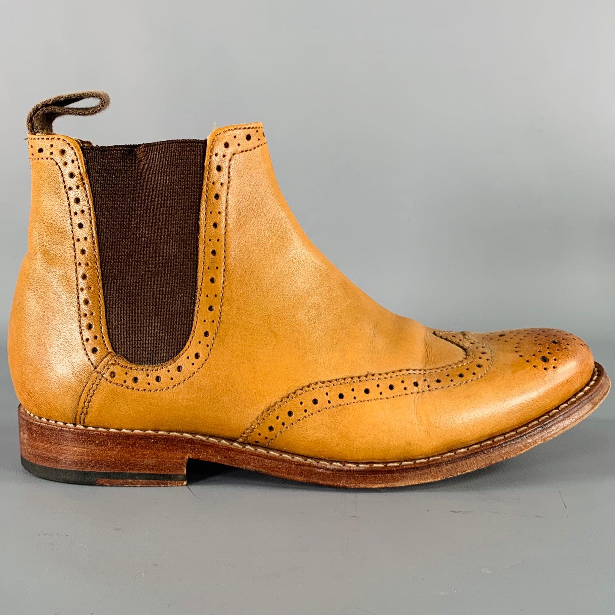 GRENSON boots
in a beige leather featuring a Chelsea style with elastic panels, perforated wingtip design, and pull on closure.Excellent Pre-Owned Condition. 

Marked:   4036 02 42Length: 10 inches  Width: 3.5 inches  Height: 5.5 inches 
  
  
 
Sui