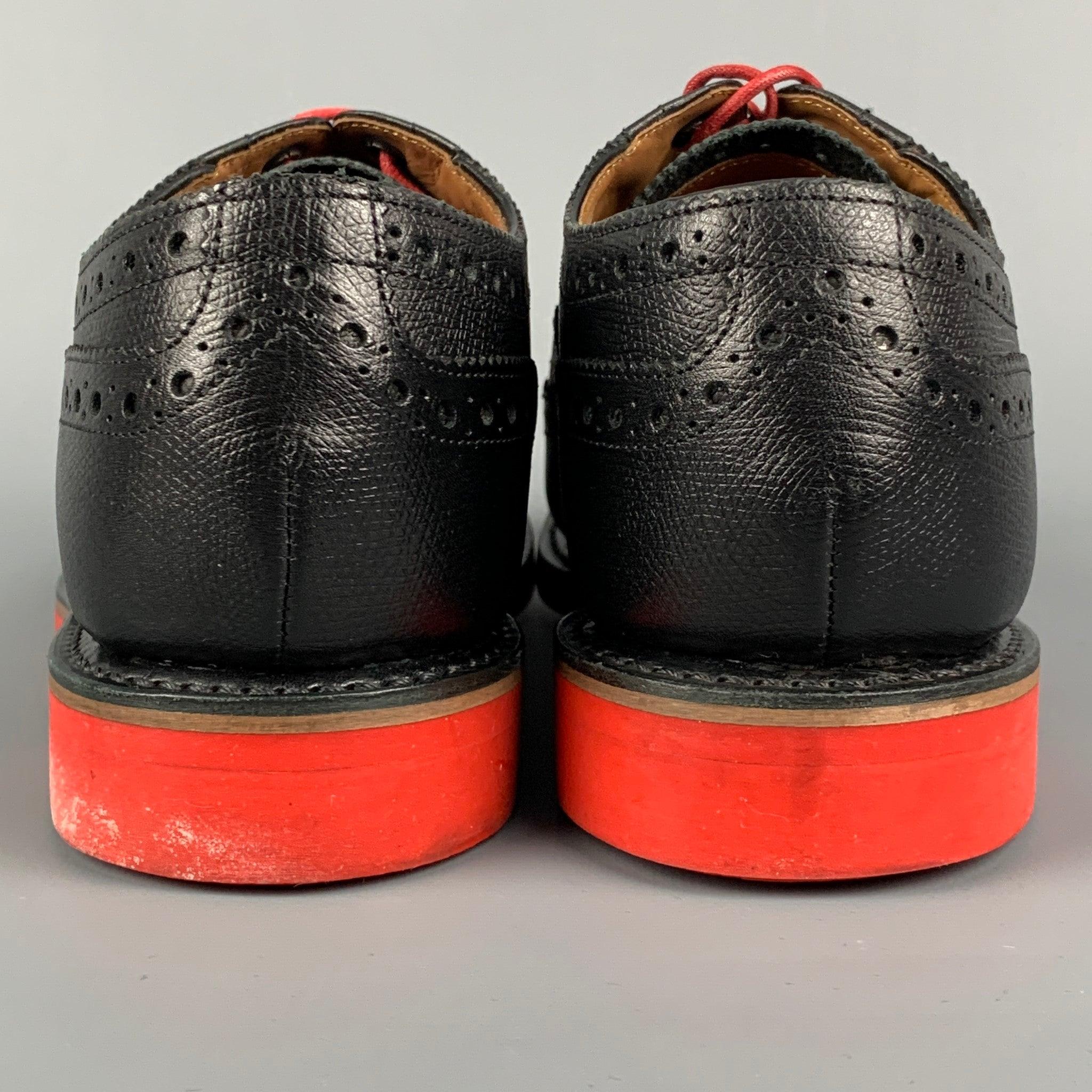 GRENSON Size 8.5 Black Red Perforated Leather Wingtip Lace-Up Shoes In Good Condition For Sale In San Francisco, CA