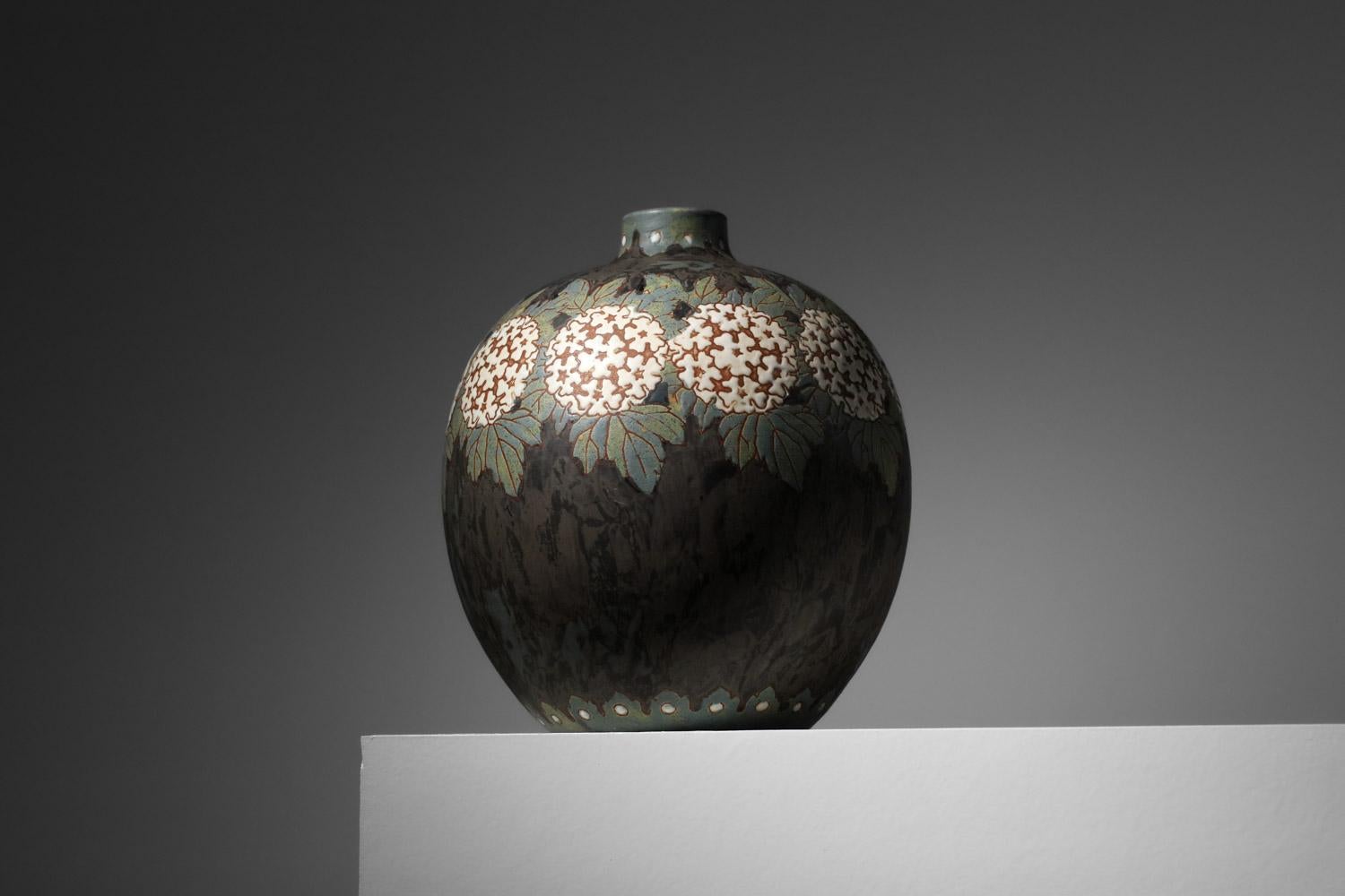 Milieu du XXe siècle Vase à boules en céramique Gres Keramis en vente