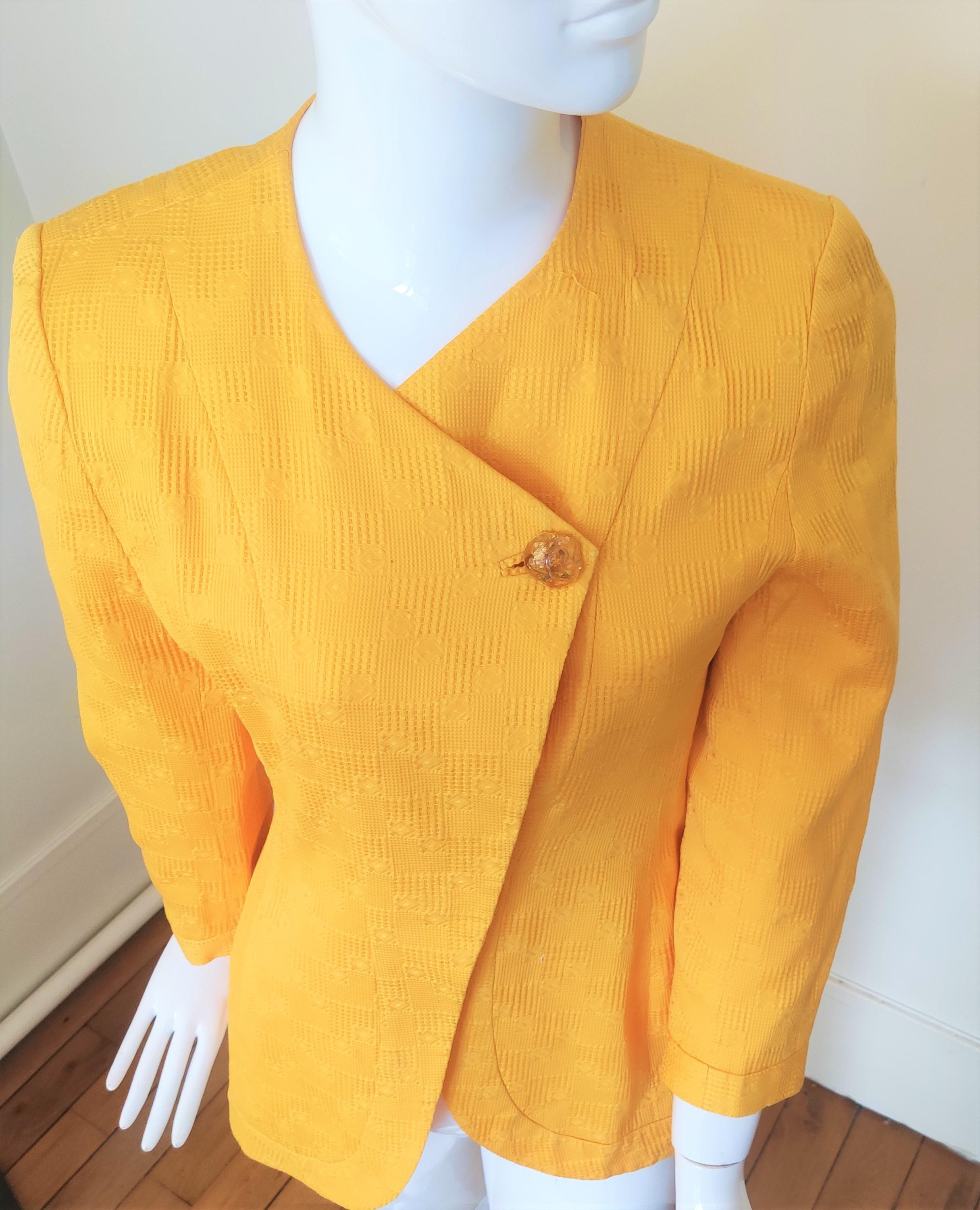 Gres Madame Paris Vintage Elegant Evening Yellow Amber Large Blazer Jacket In Excellent Condition For Sale In PARIS, FR