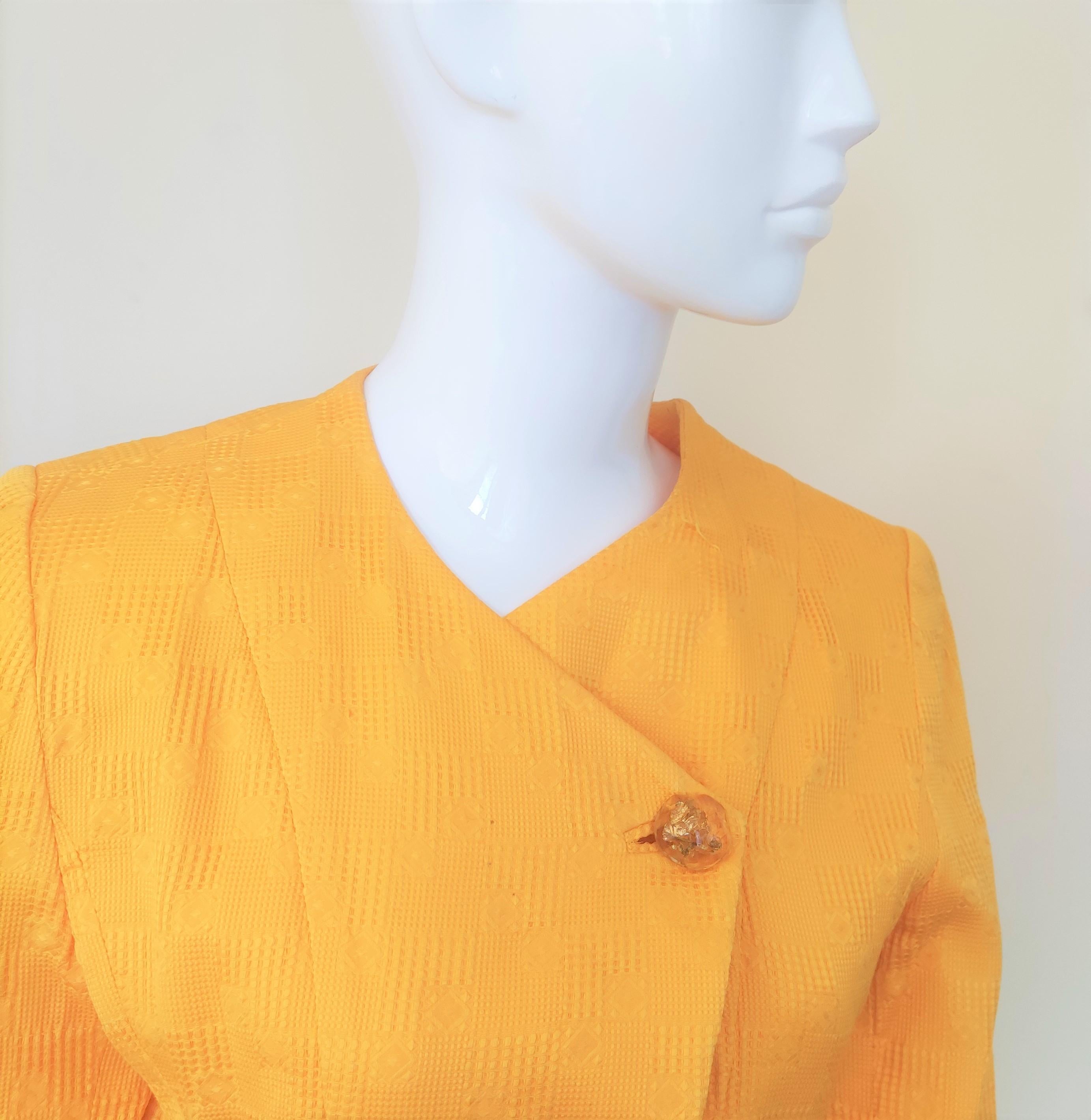 Women's Gres Madame Paris Vintage Elegant Evening Yellow Amber Large Blazer Jacket For Sale