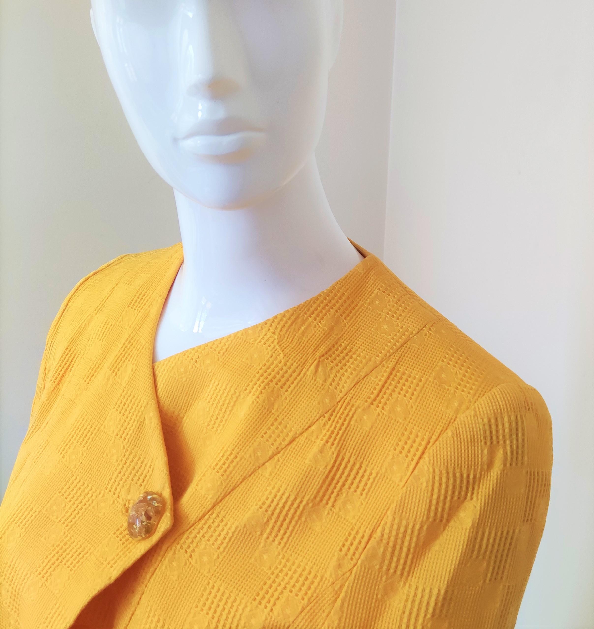 Gres Madame Paris - Blazer de soirée élégant et vintage, jaune ambré, grande taille Pour femmes en vente