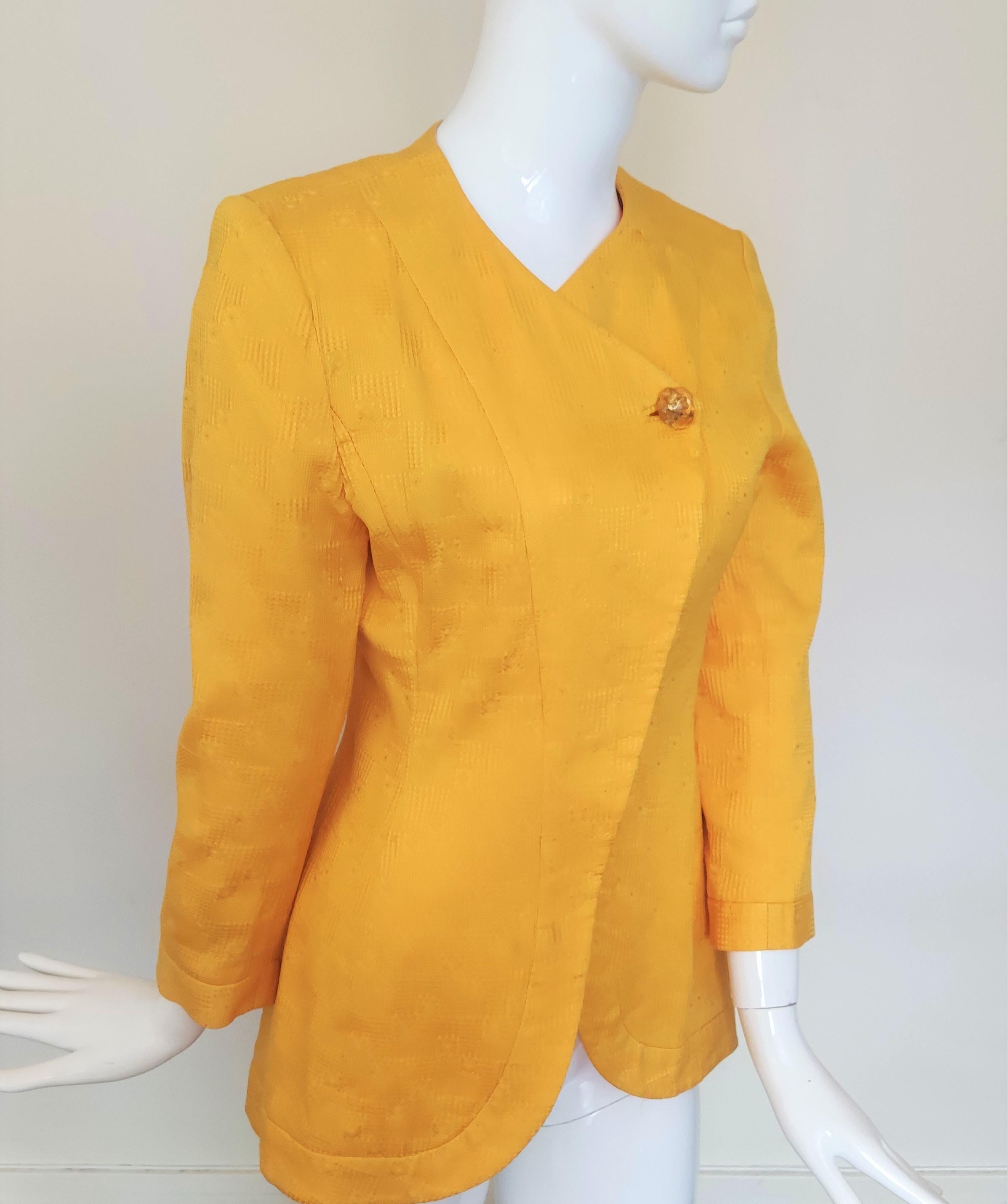 Gres Madame Paris - Blazer de soirée élégant et vintage, jaune ambré, grande taille en vente 1