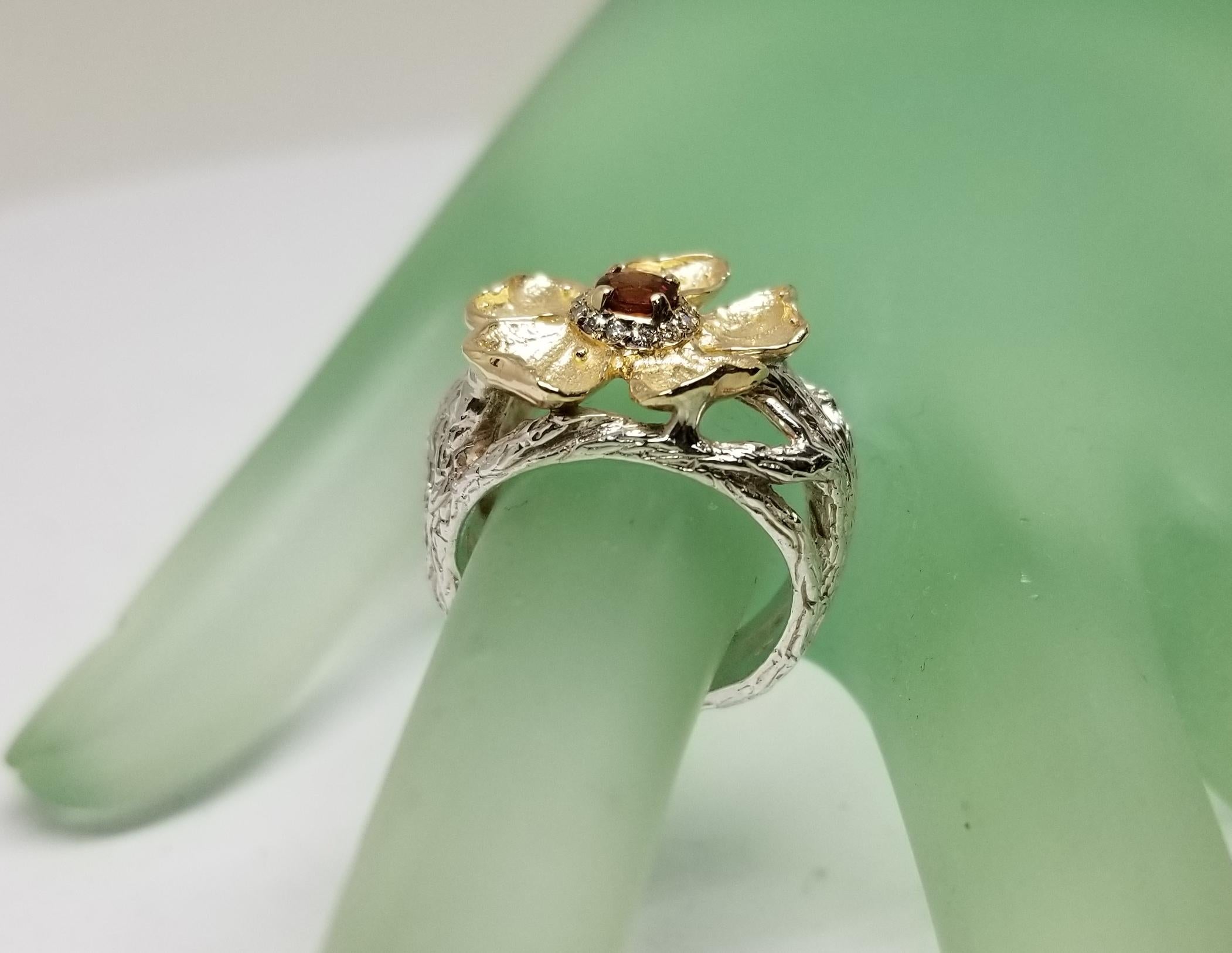 Gresha 14 Karat Gold Flower and Vine Orange Sapphire Weighing and Diamond Ring For Sale 2
