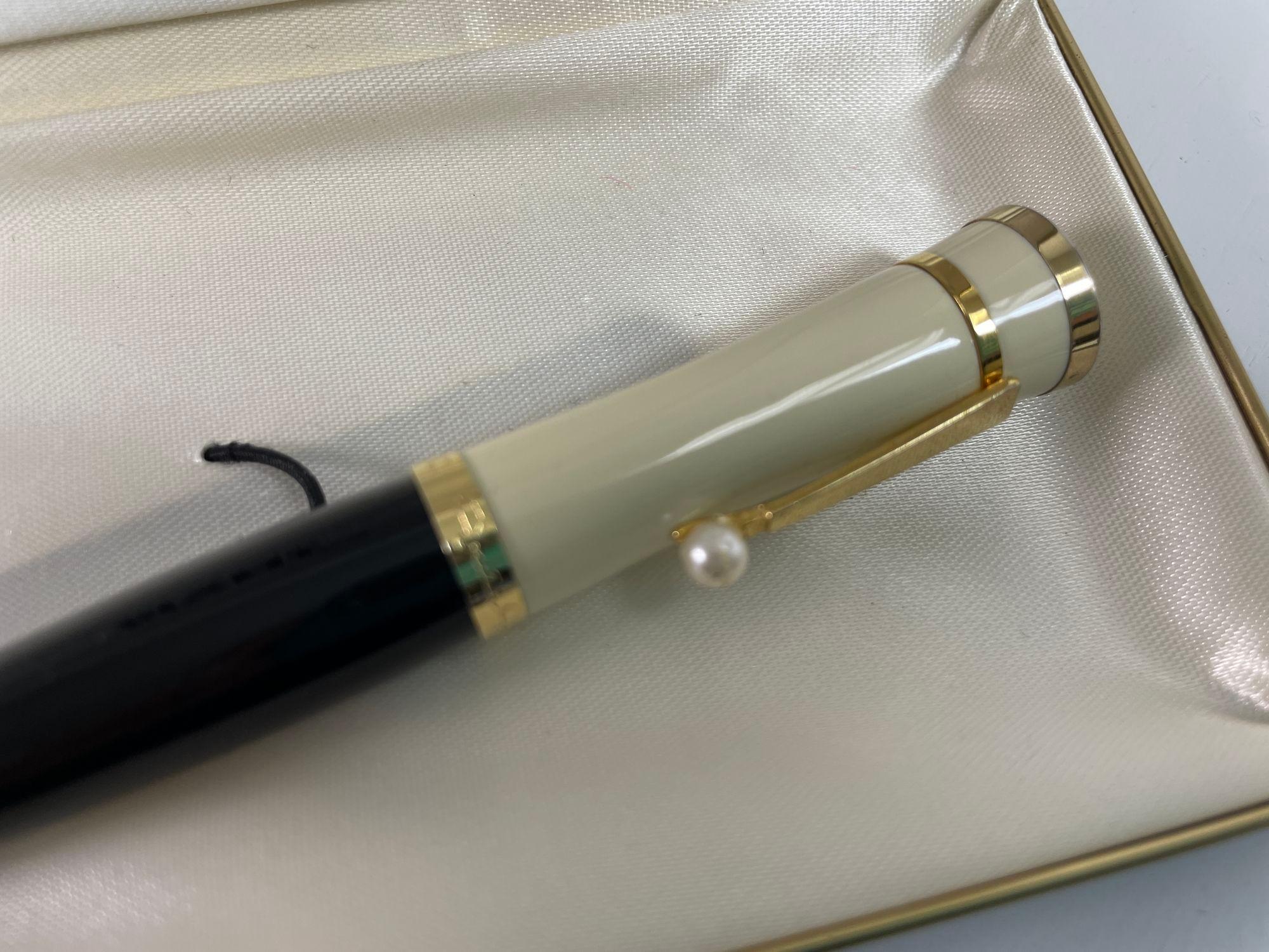 Greta Garbo Limited Edition Mont Blanc Ballpoint Pen with Pearl For Sale 3