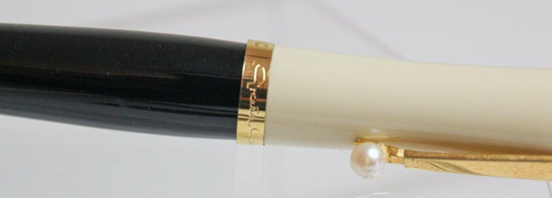 Greta Garbo Limited Edition Mont Blanc Ballpoint Pen with Pearl In Good Condition For Sale In North Hollywood, CA