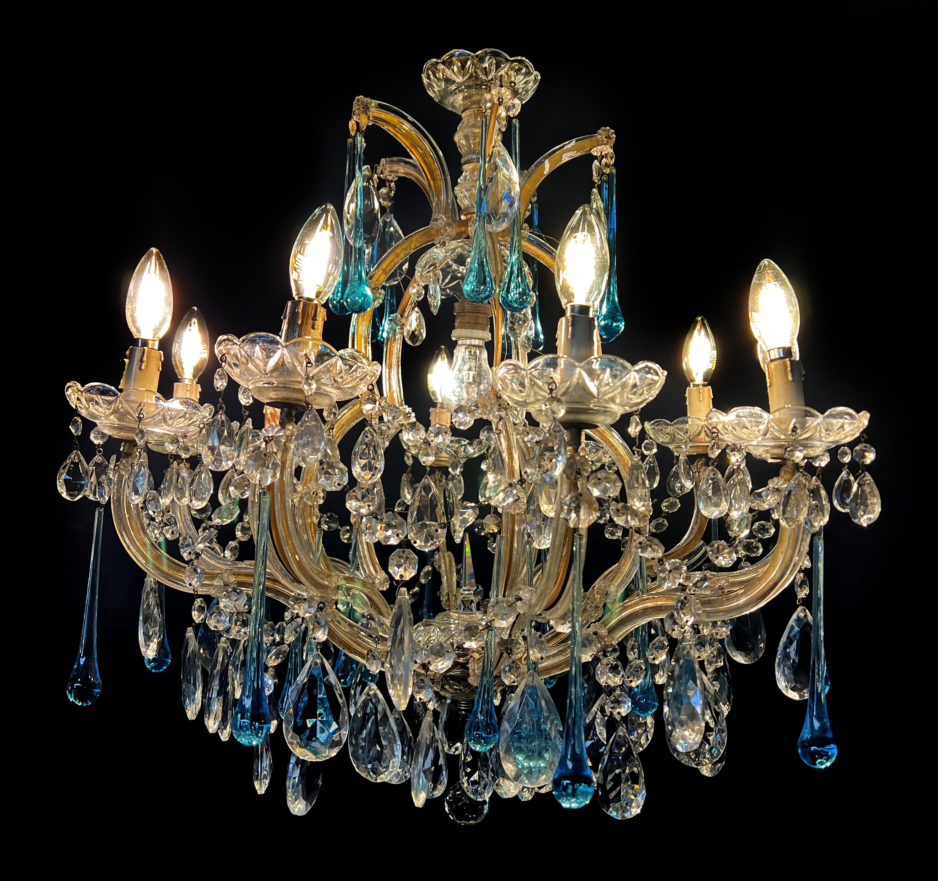 Fascinating Murano chandelier inspired by the divine Liz Taylor.
Height 70 cm, diameter 67 cm. Ten light E14