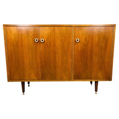 Buffet- oder Anrichte aus Nussbaumholz, Greta Grossman für Glenn of California
